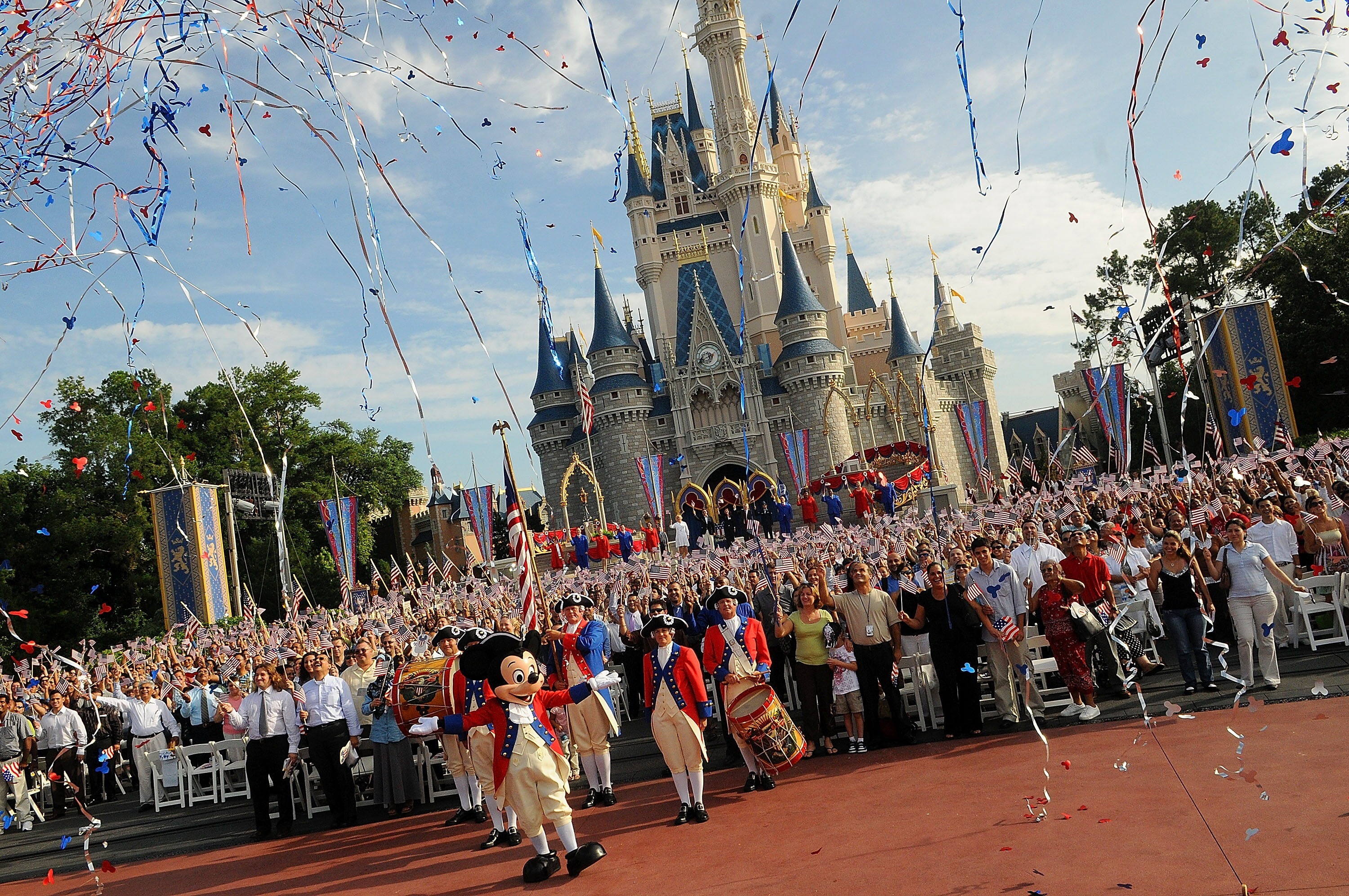 En la imagen, el popular Castillo de la Cenicienta en el Parque Magic Kingdom de Walt Disney World, en Orlando, Florida (EEUU). EFE/Gerardo Mora/Archivo
