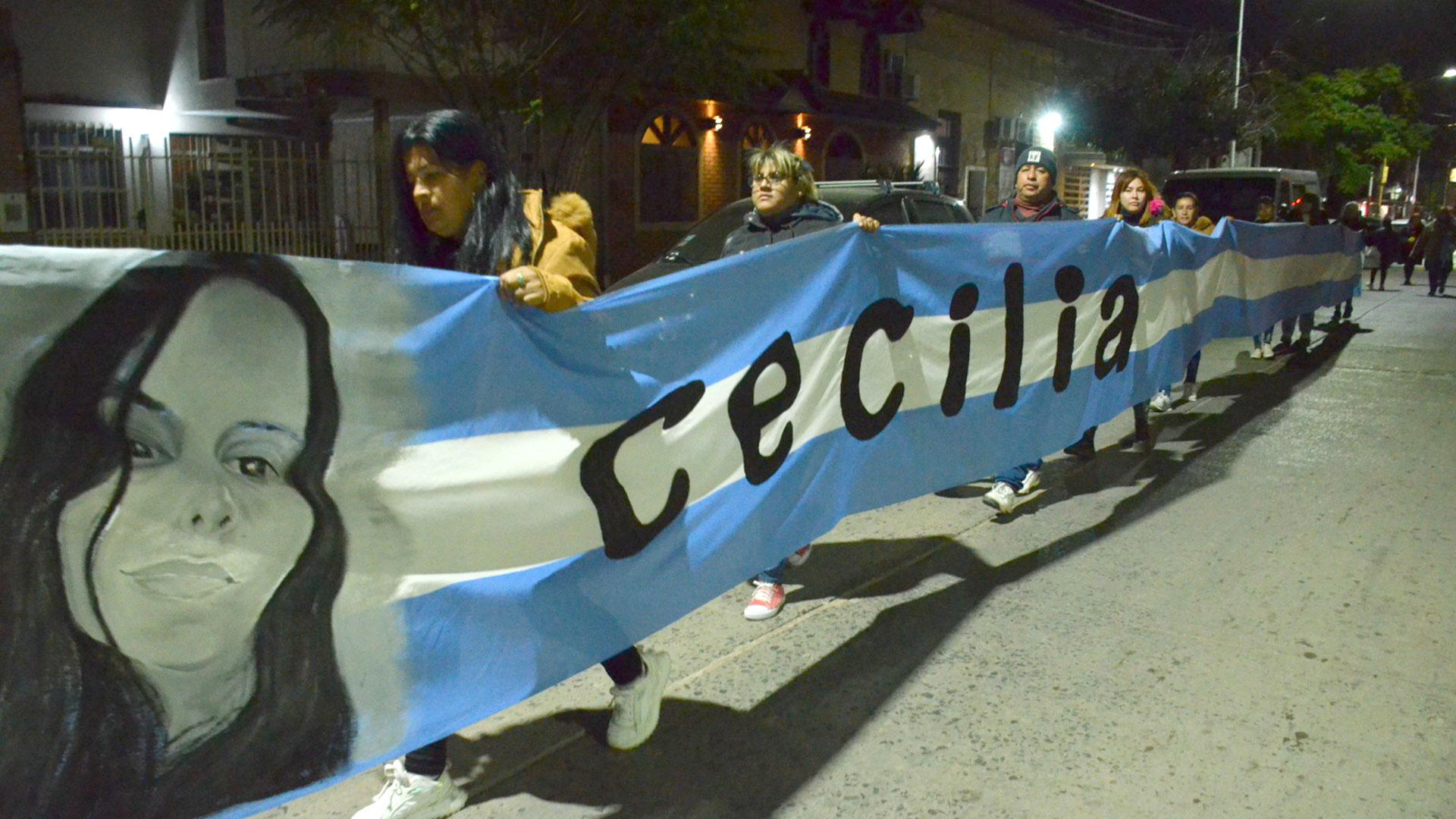 El miércoles se realizó una masiva marcha para reclamar por la aparición de Cecilia (Edgar Aguirre)