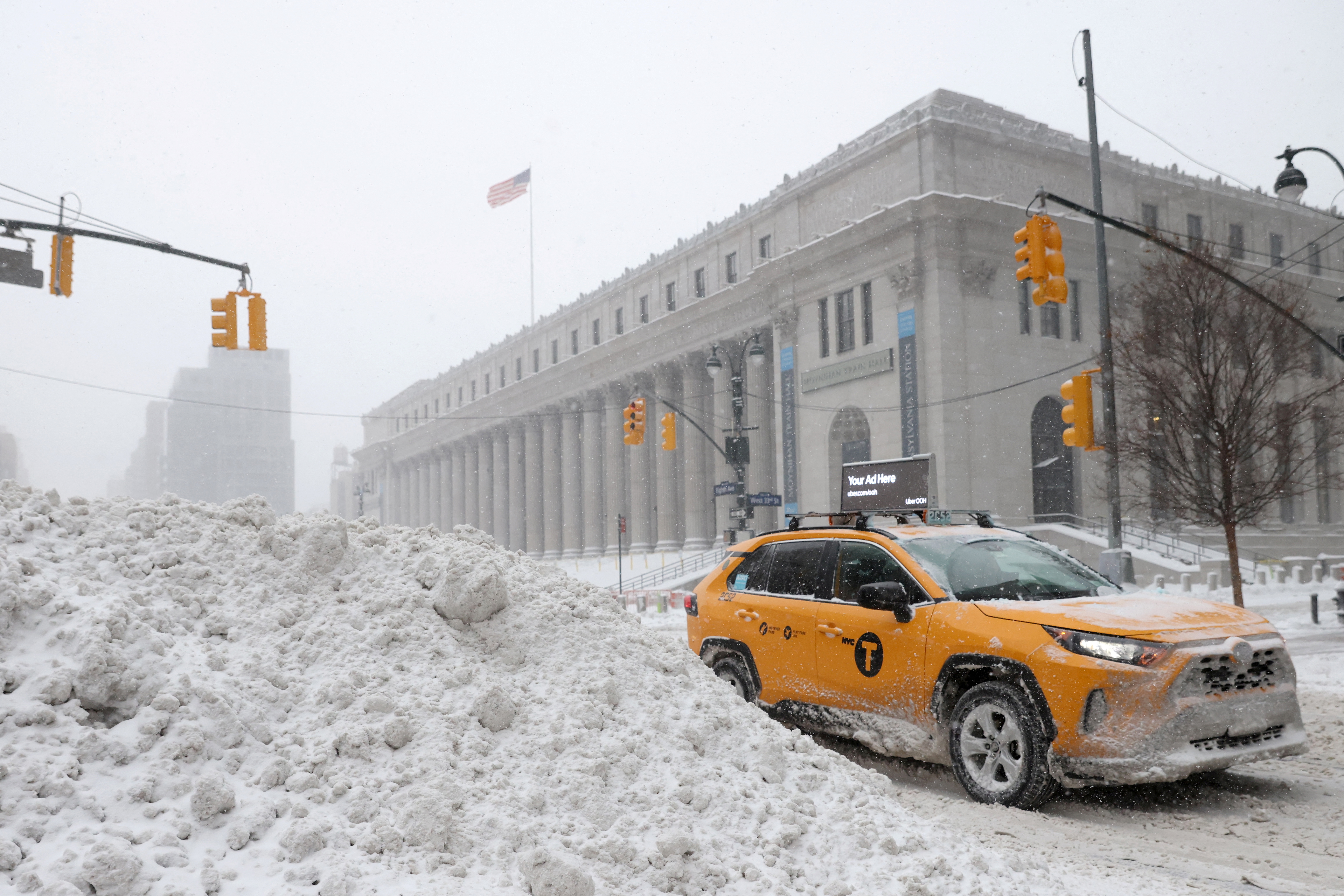 Las fotos más impactantes de la tormenta de nieve que azota la Costa Este de EEUU