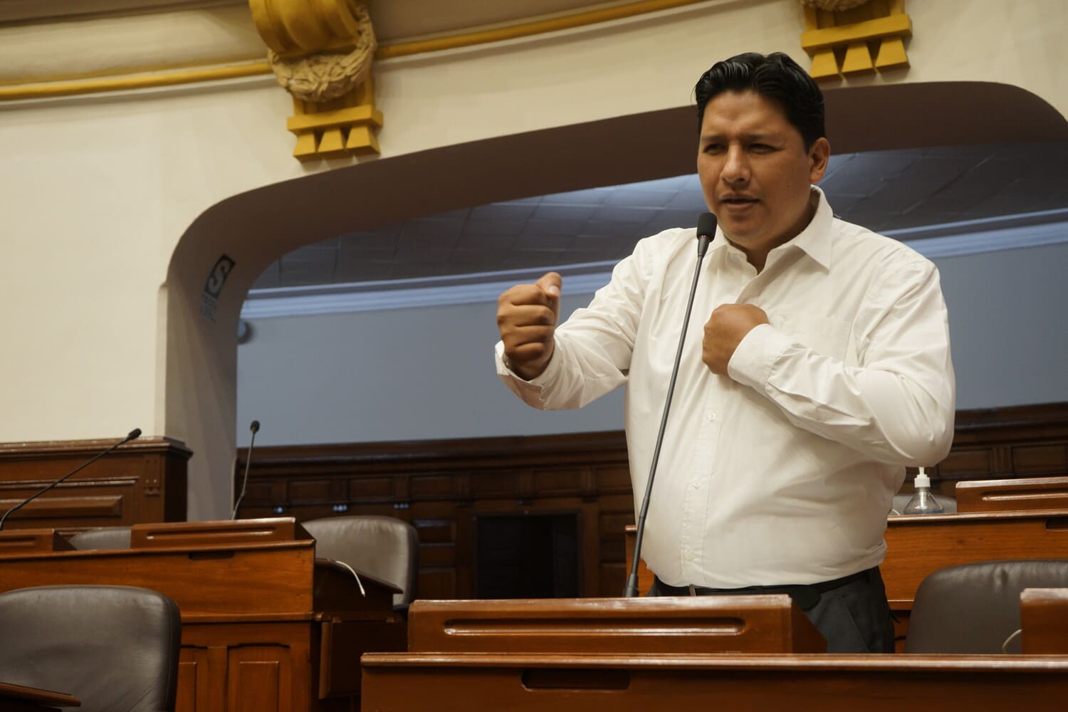 Congresista Ilich López considera ilegal su expulsión de Acción Popular