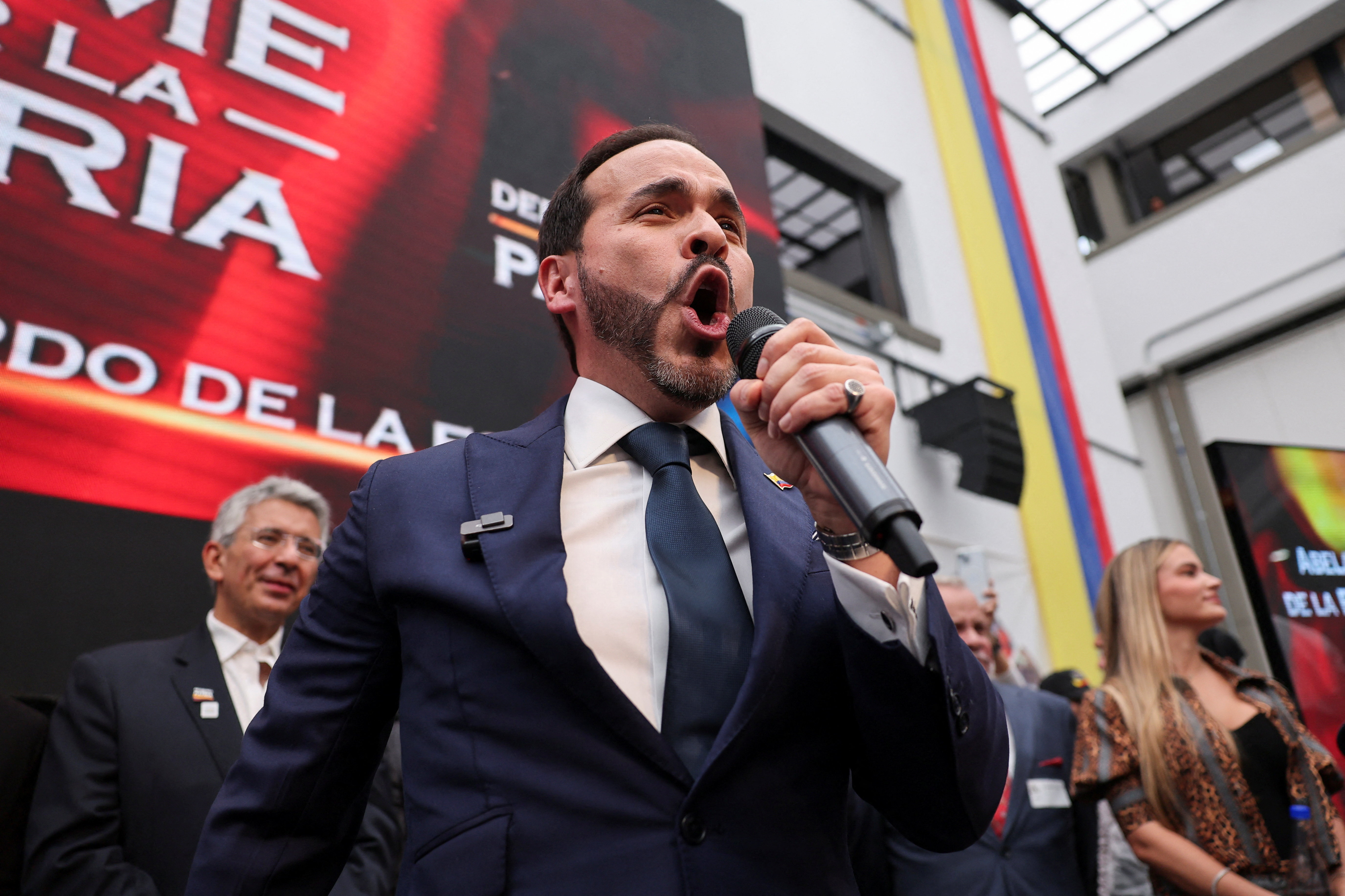 Roy Barreras cuestionó fortuna de Abelardo de la Espriella y le lanzó  fuerte advertencia: “La ha construido de manera oscura” - Infobae