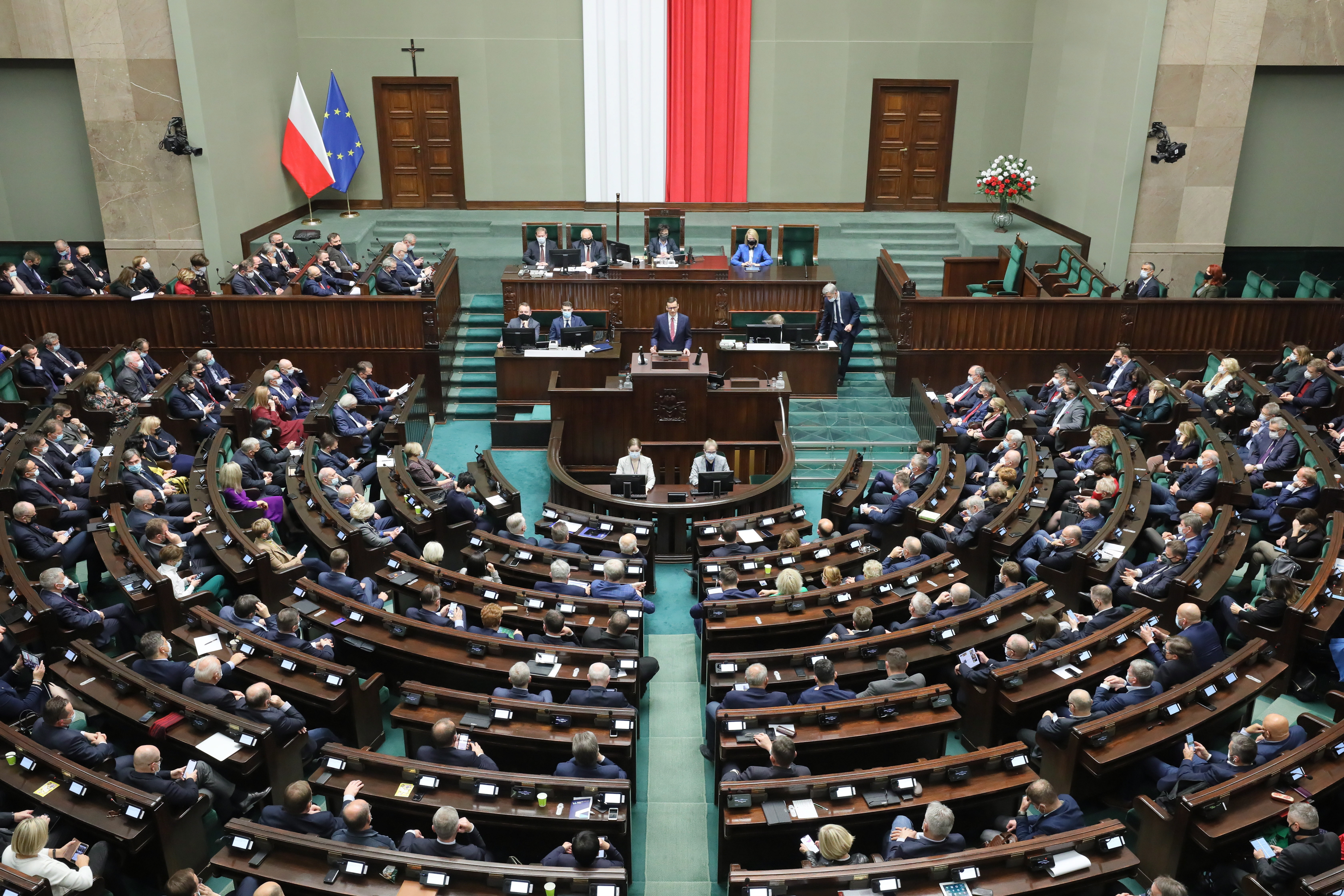 Izba niższa oskarżyła Władimira Putina o wysyłanie wojsk na Ukrainę w celu wielokrotnego łamania praw człowieka.