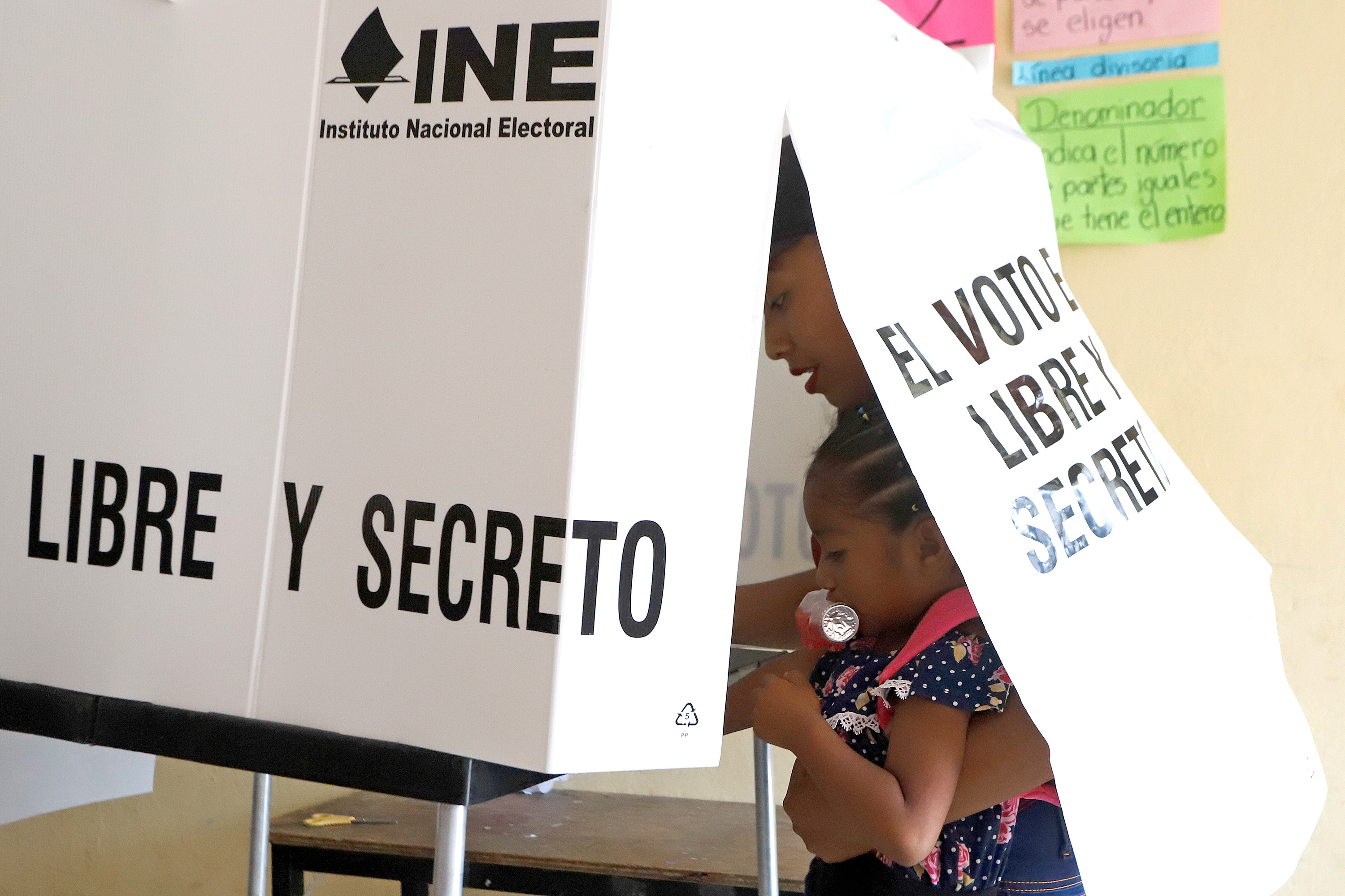 Ciudadanos acudiendo a las casillas a emitir su sufragio para elegir gobernador de Puebla en 2019.  (FOTO: MIREYA NOVO /CUARTOSCURO.COM)