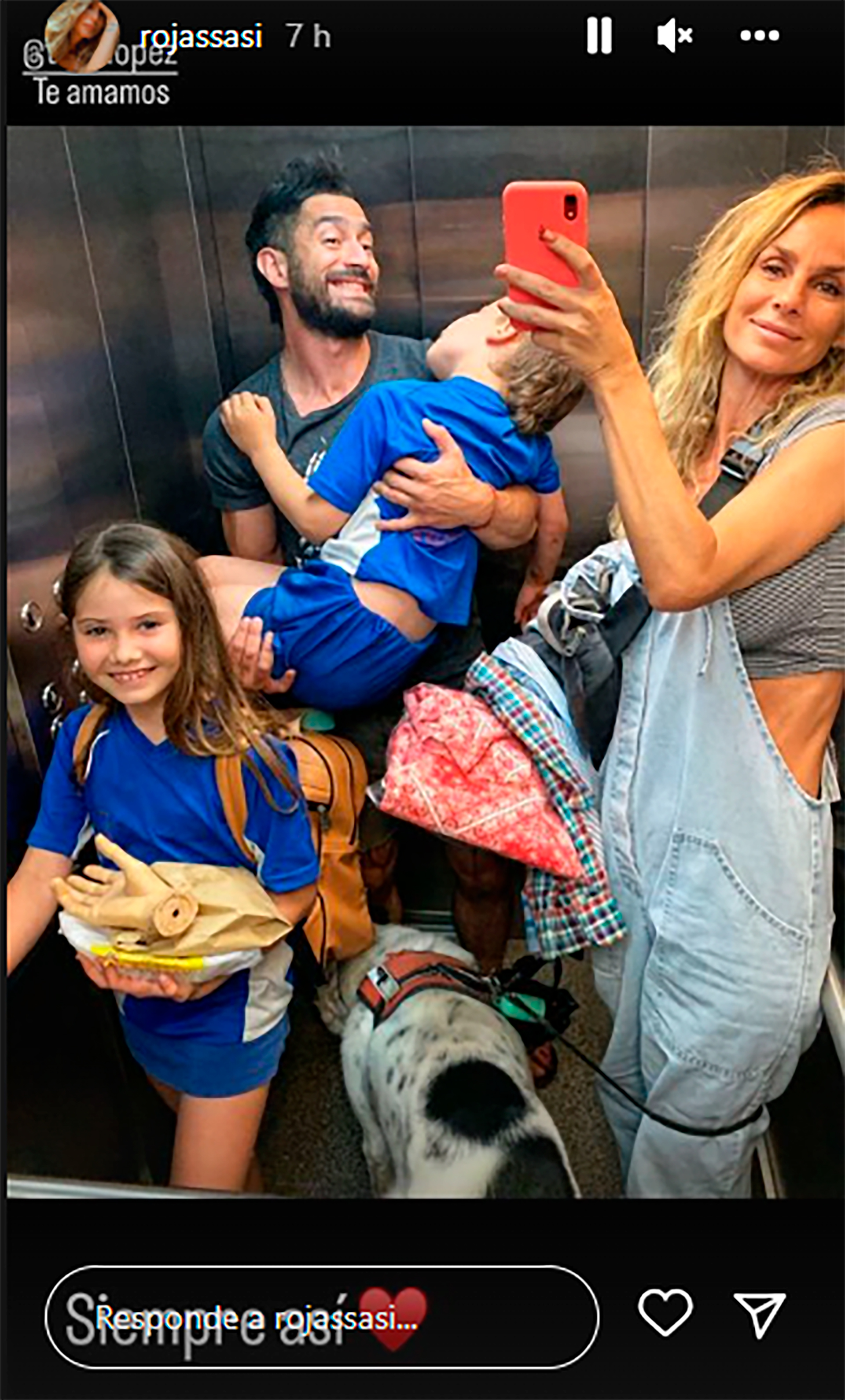 Sabrina Rojas dan Tucu López bersama Esmeralda dan Fausto, anak-anaknya bersama Luciano Castro (Foto: Instagram)