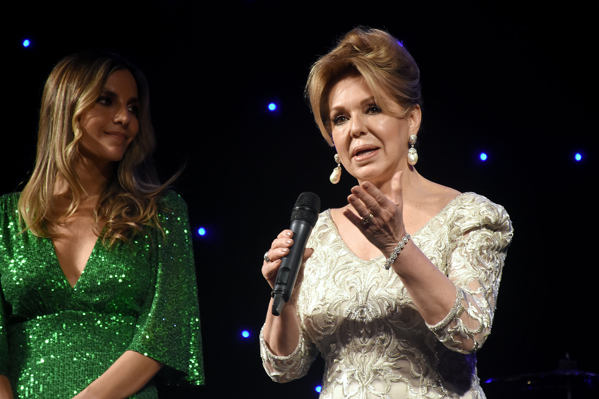 Diana Chugri, presidente de la Fundación Hospital Rivadavia, durante su discurso 