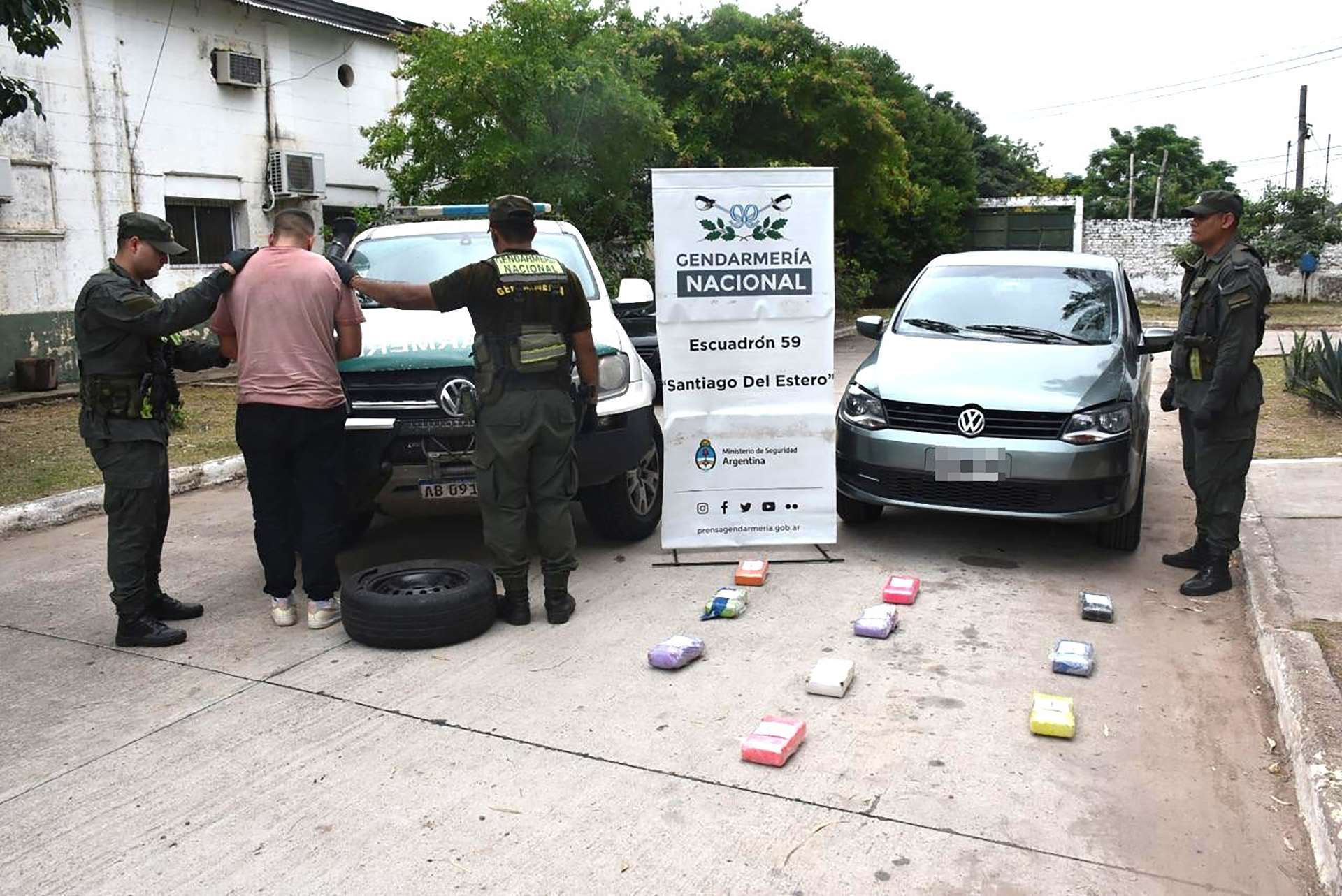Lo detuvieron para un control de rutina y descubrieron que trasladaba casi 12 kilos de droga