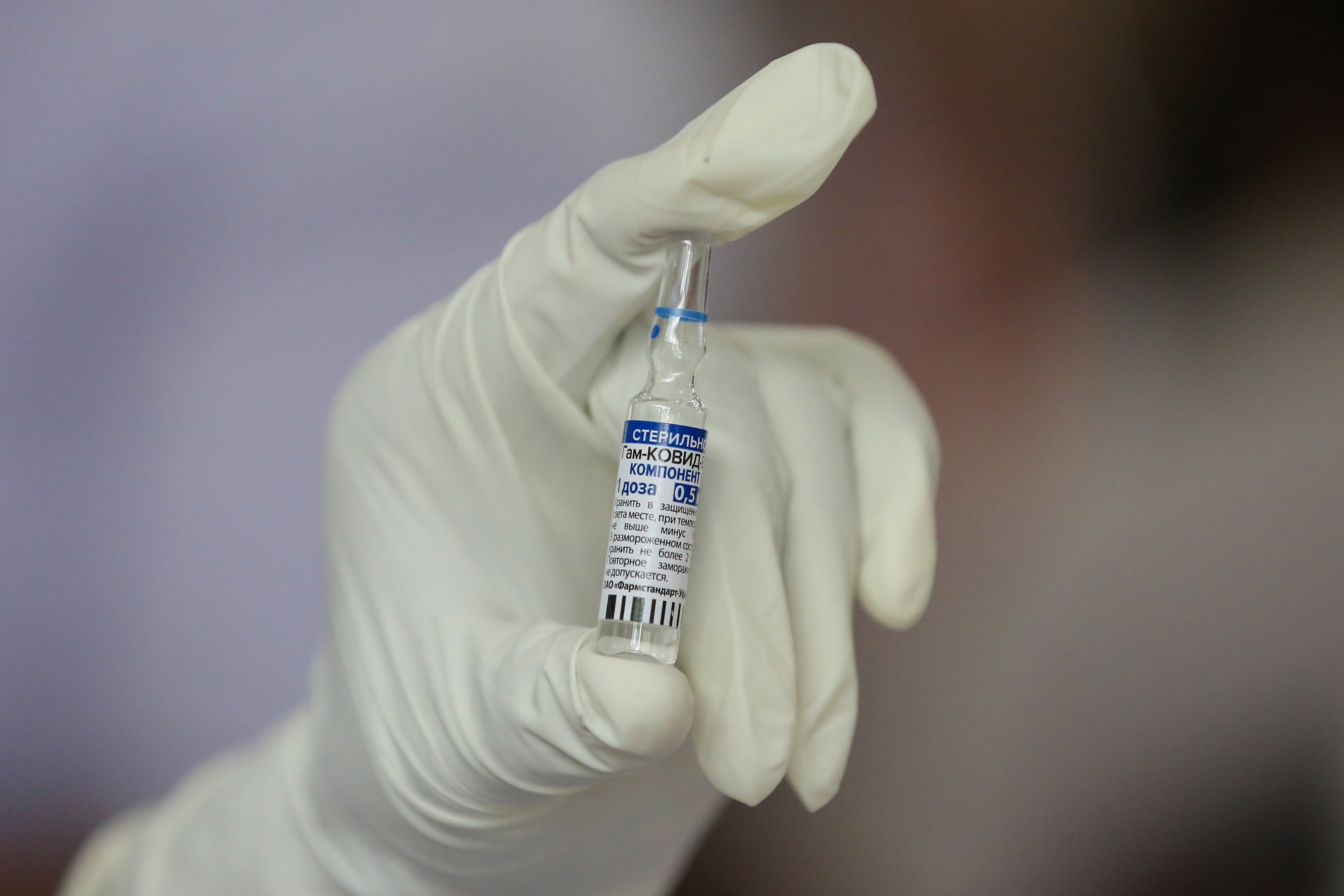 Algunos sospechan que una respuesta inmunitaria elevada a la versión original del coronavirus también proporcionará protección suficiente contra las variantes (Efe)