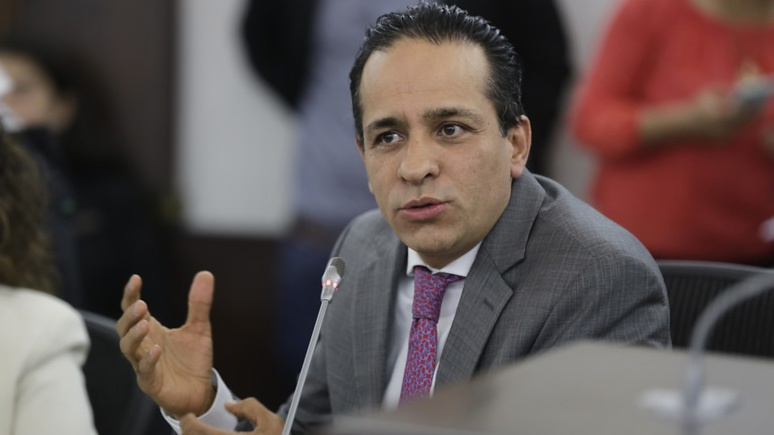 Alexander López Maya, senador del Polo Democrático, es investigado por la Procuraduría General de la Nación por presunta intervención en un proceso policial. Foto: Colprensa