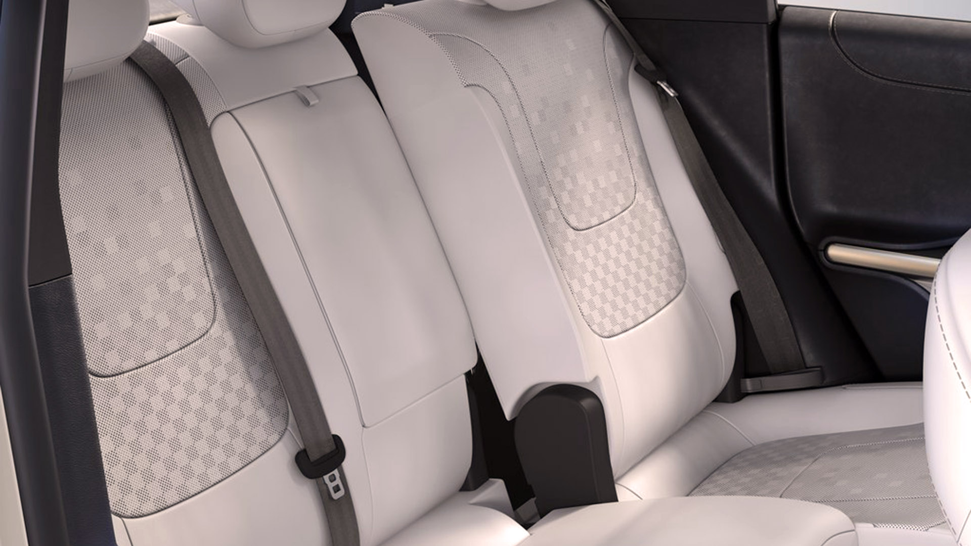 Las plazas traseras se pueden deslizar separadamente hacia adelante y atrás, además de tener 