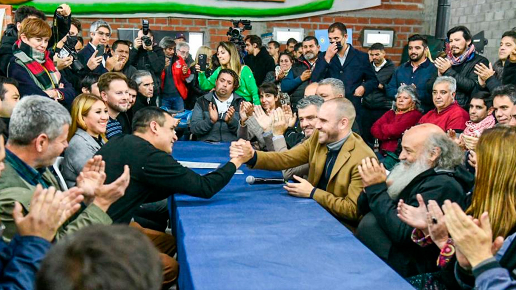 Martín Guzmán se dio un “baño de realidad” en el conurbano bonaerense junto a los movimientos sociales que apoyan al Gobierno
