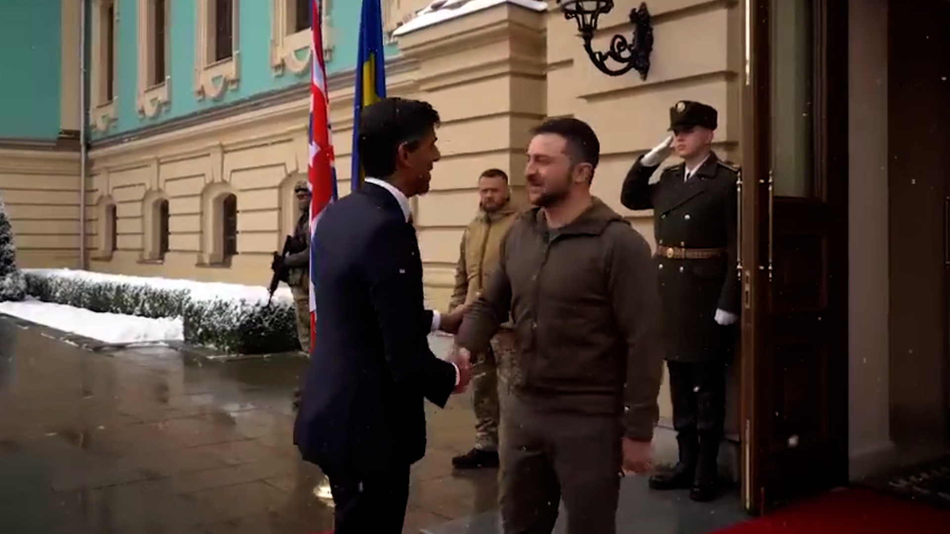 El nuevo primer ministro británico, Rishi Sunak, realizó una visita sorpresa a Kiev 