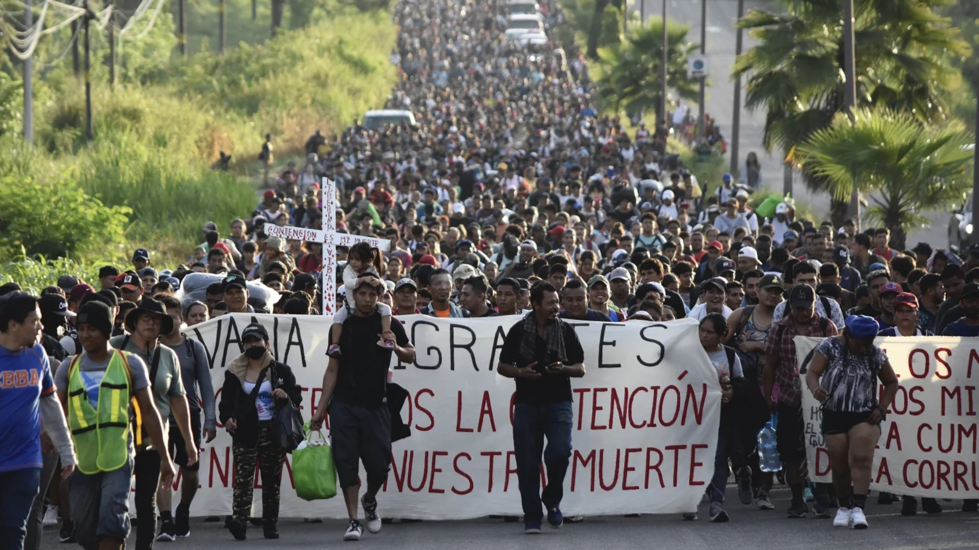 Mega caravana de m s de 10 mil migrantes sali de Chiapas rumbo a