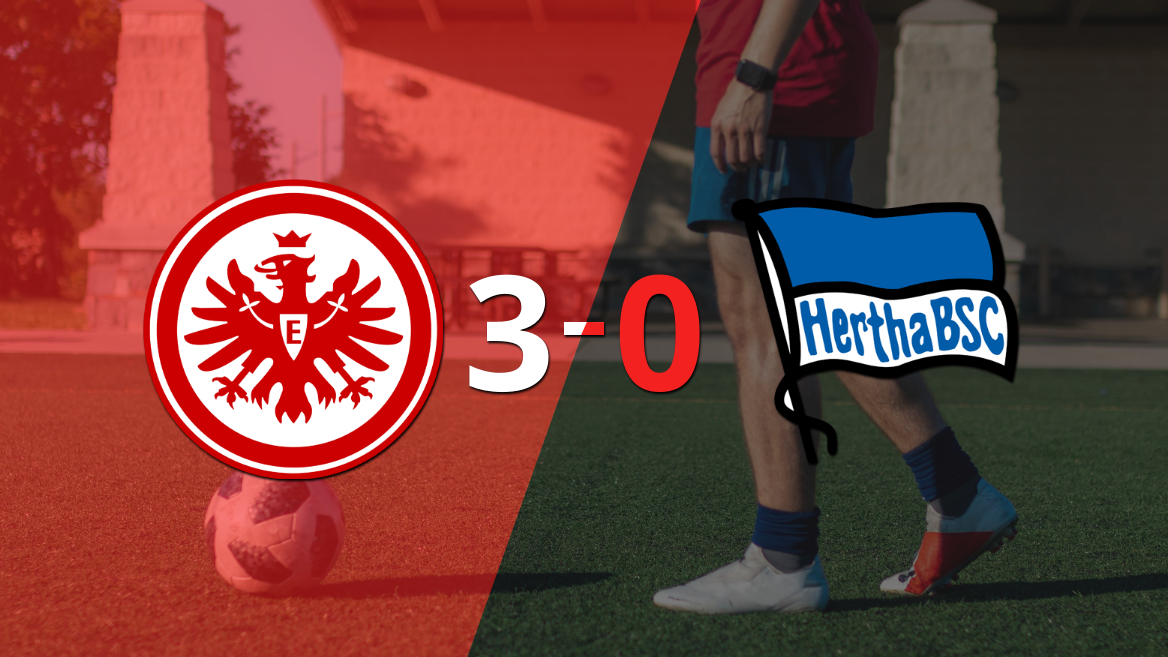 Randal Kolo Muani anotó un doblete en la goleada 3-0 de Eintracht Frankfurt a Hertha Berlín