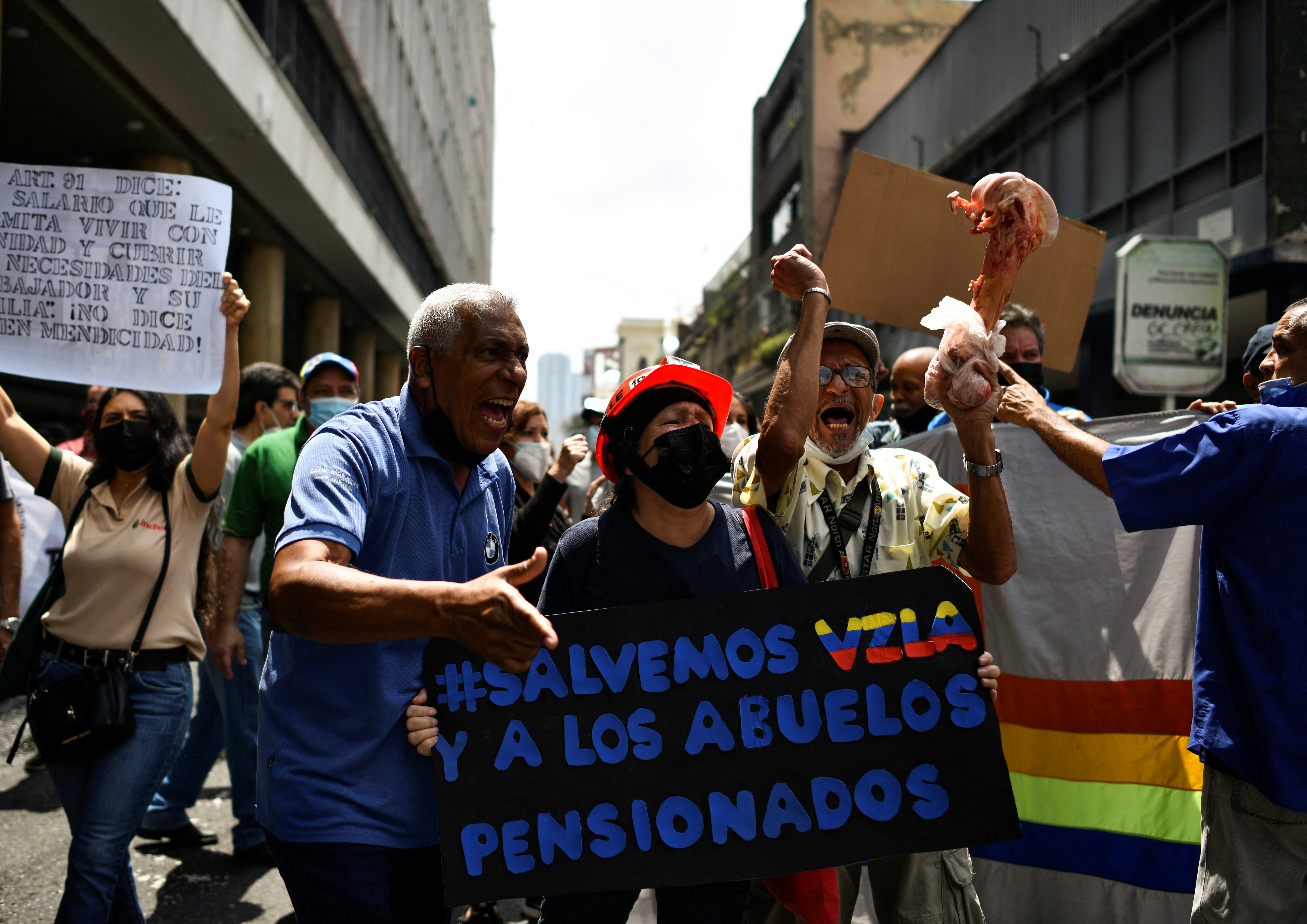 Pensionados venezolanos también se sumaron a las protestas (REUTERS/Gaby Oraa)