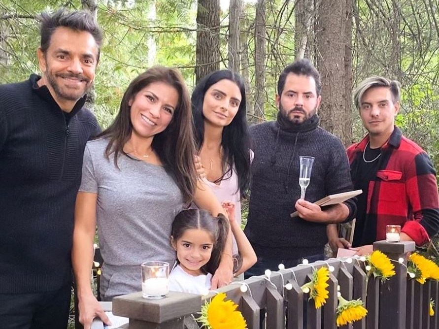 Los Derbez tiene series sobre su familia 
Foto: Instagram / @alexrosaldo)