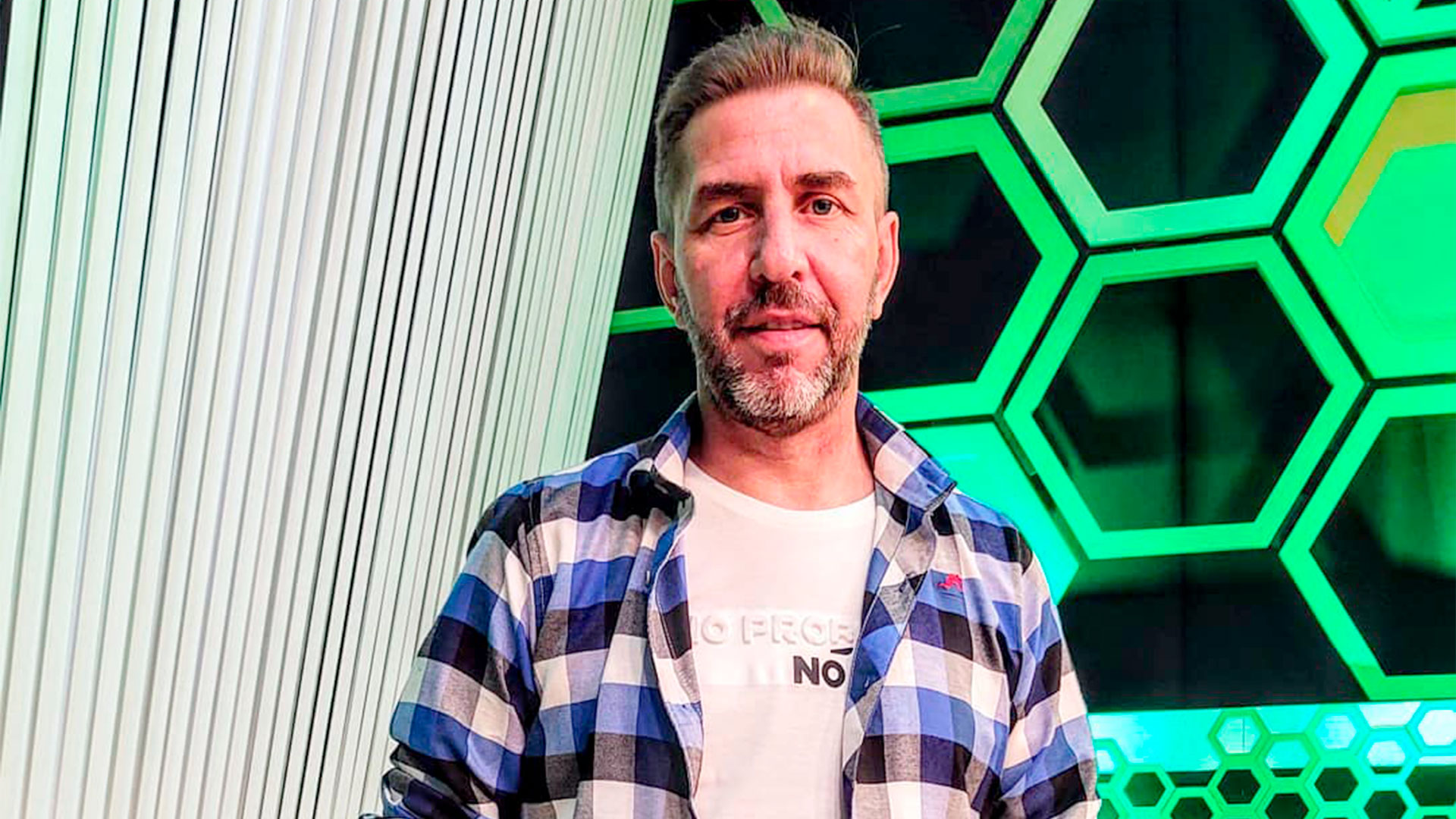 El periodista deportivo Emiliano Pinsón (50) reveló que sufre Parkinson (@emipinson)