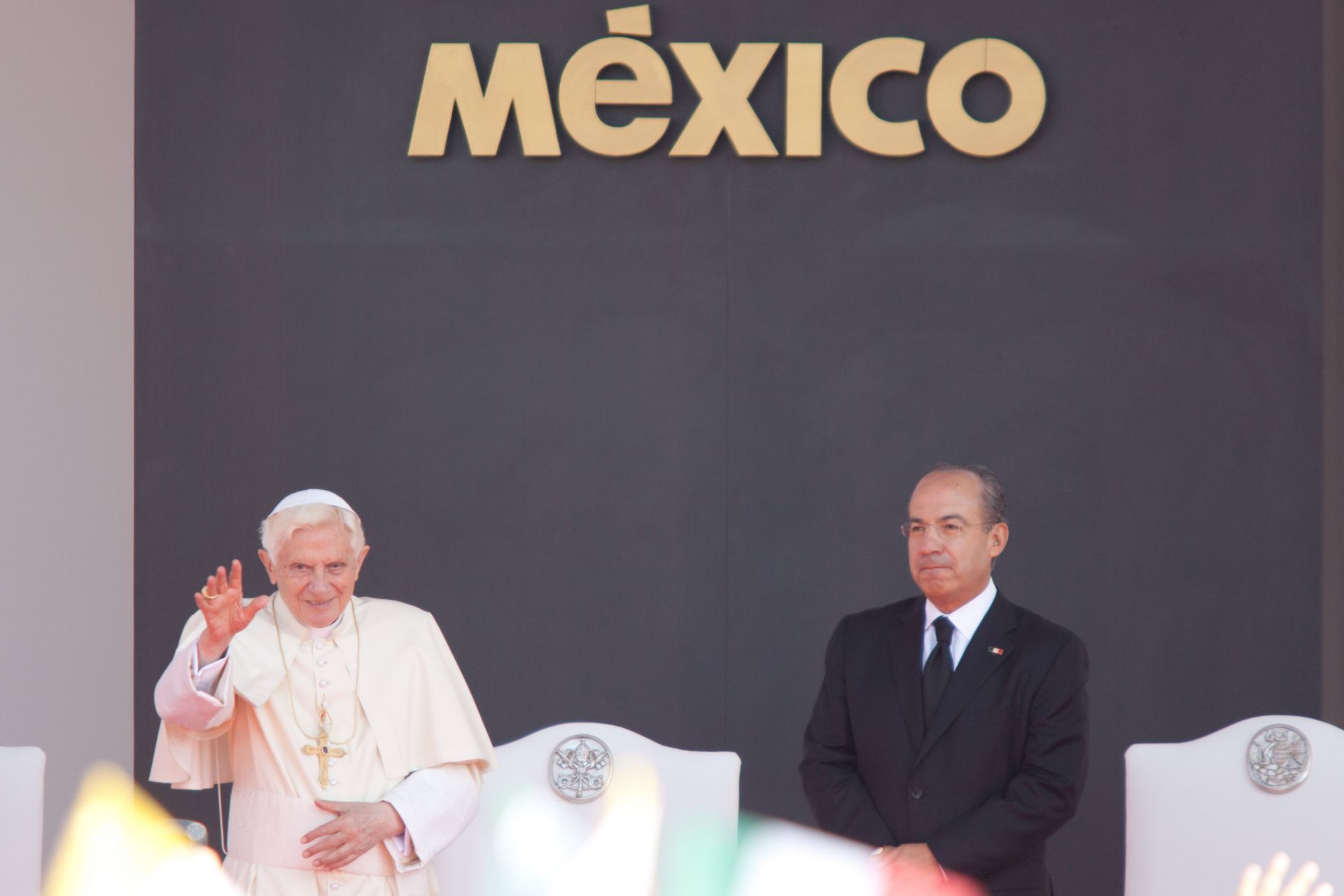 Felipe Calderón recibió al papa Benedicto XVI en su única visita a México. (IVÁN STEPHENS / CUARTOSCURO.COM)