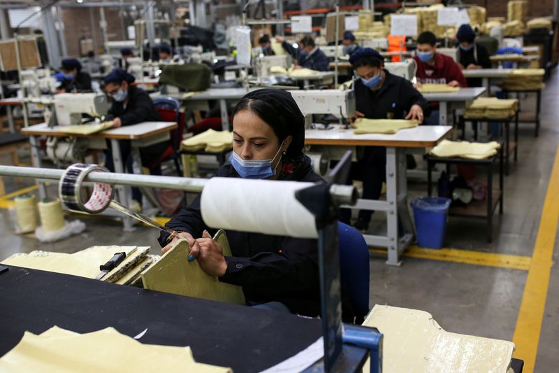 Actualmente, la jornada laboral en Colombia es de 48 horas semanales. FOTO: Reuters