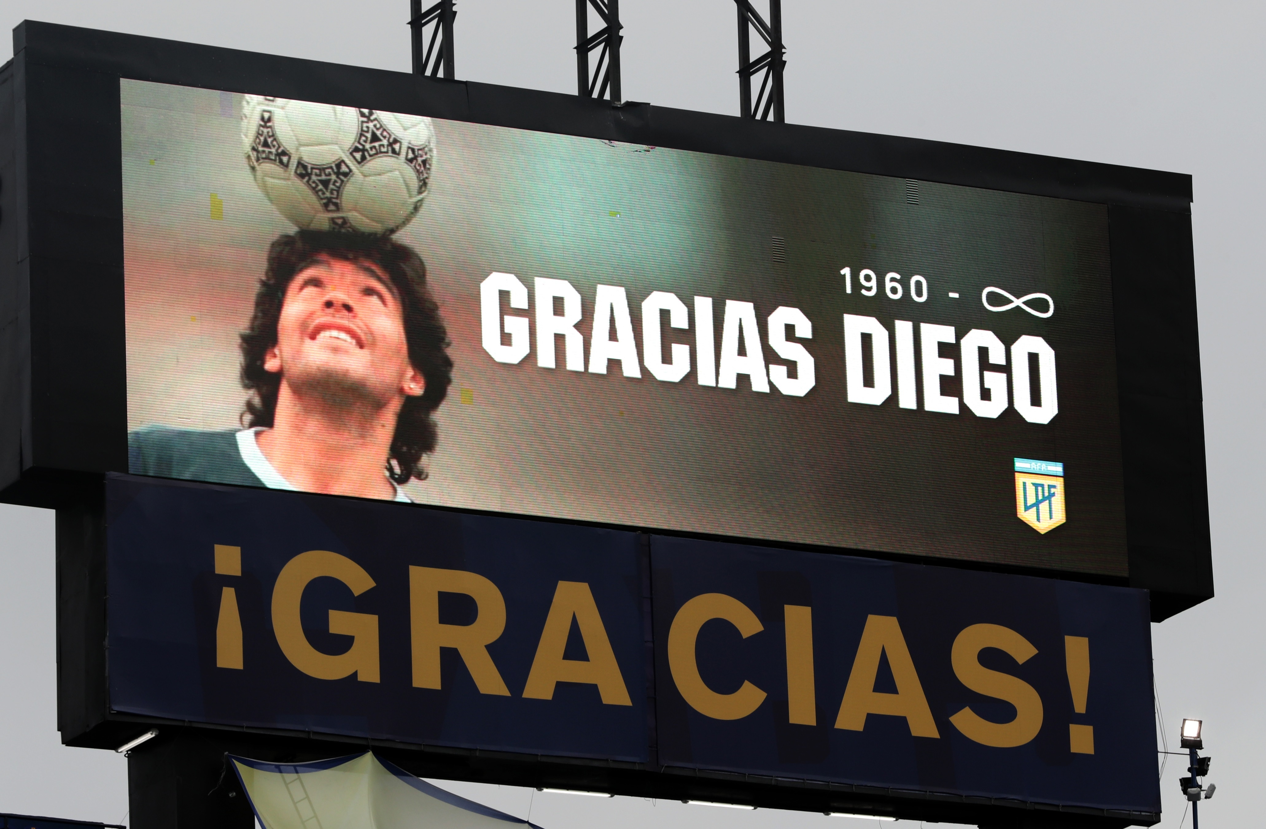 El fútbol argentino, movilizado por el primer aniversario del nacimiento de Maradona tras su pérdida física (EFE/Alejandro Pagni)

