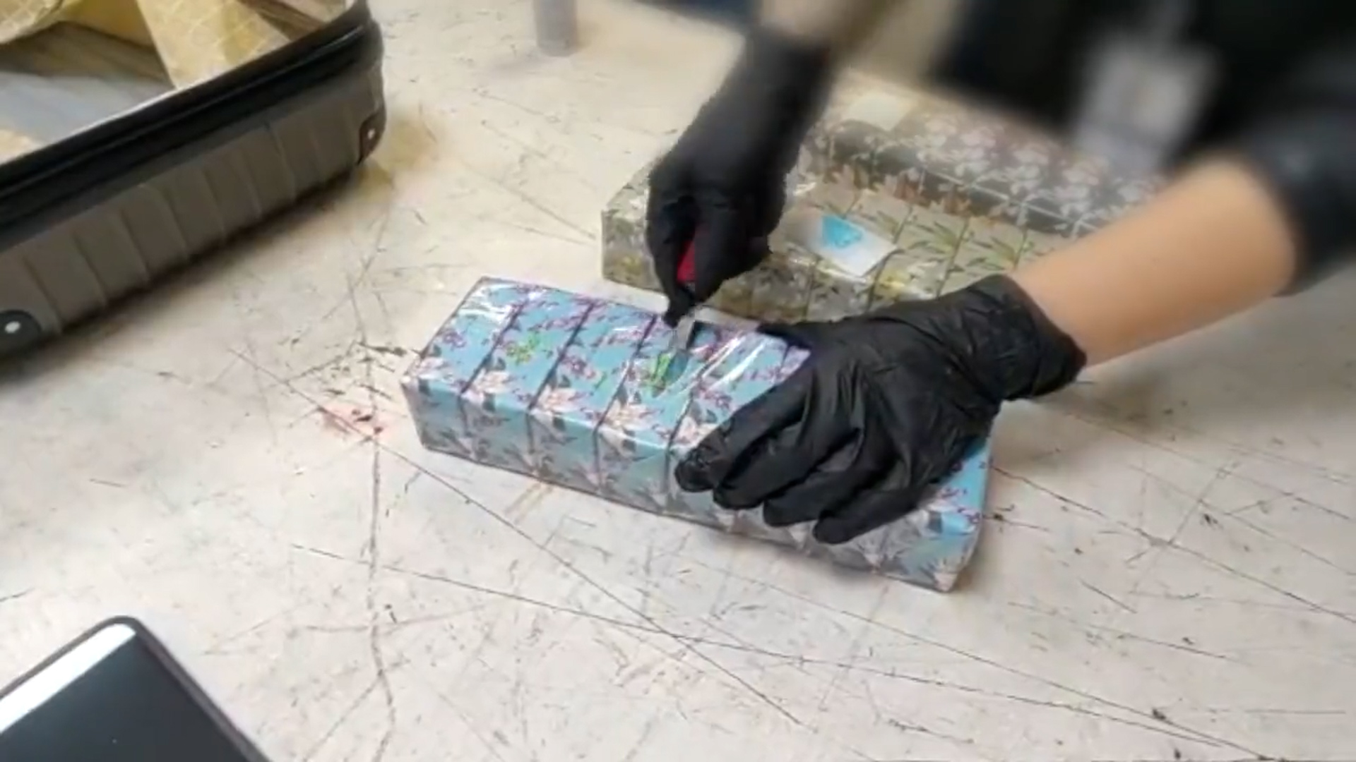 Detuvieron a un pasajero que quiso salir del país con cuatro kilos de cocaína ocultos en paquetes de jabones