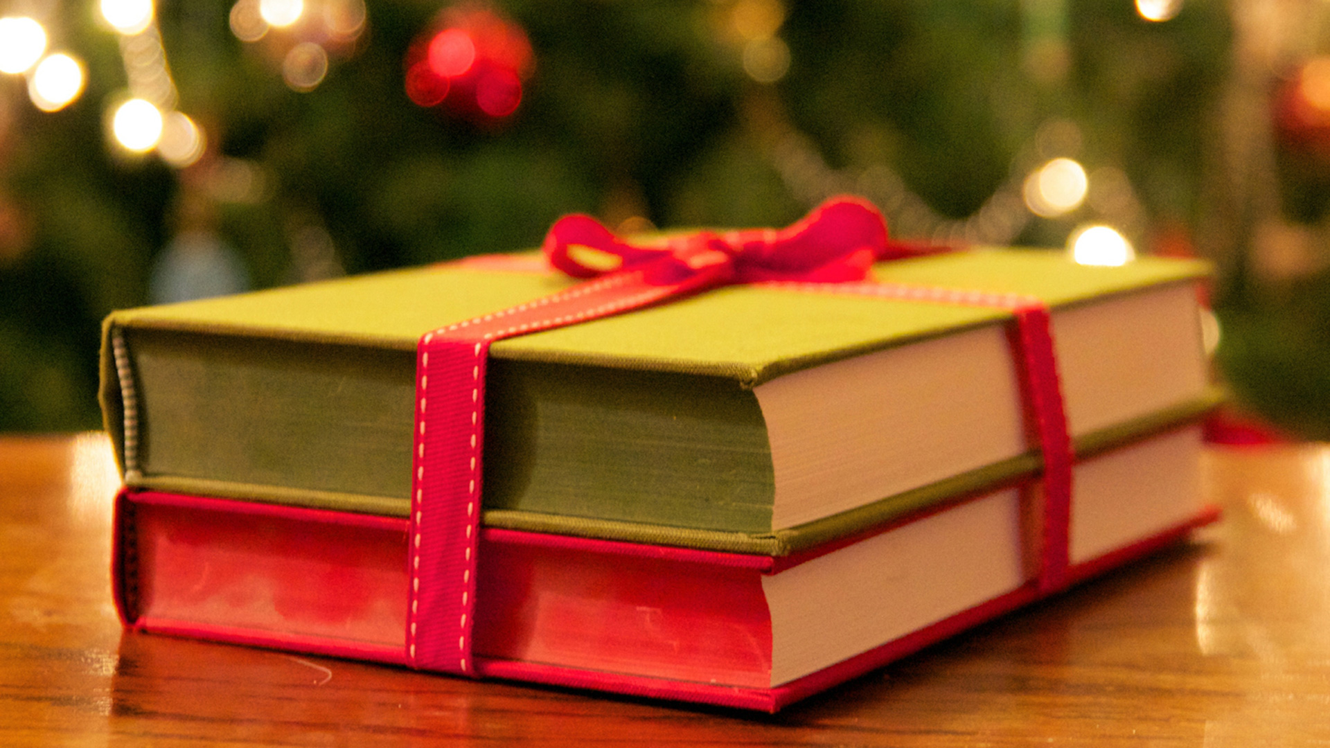 Christmas book. Книга в подарок. Полдарк книга. Новый год книги. Книжные подарки на новый год.