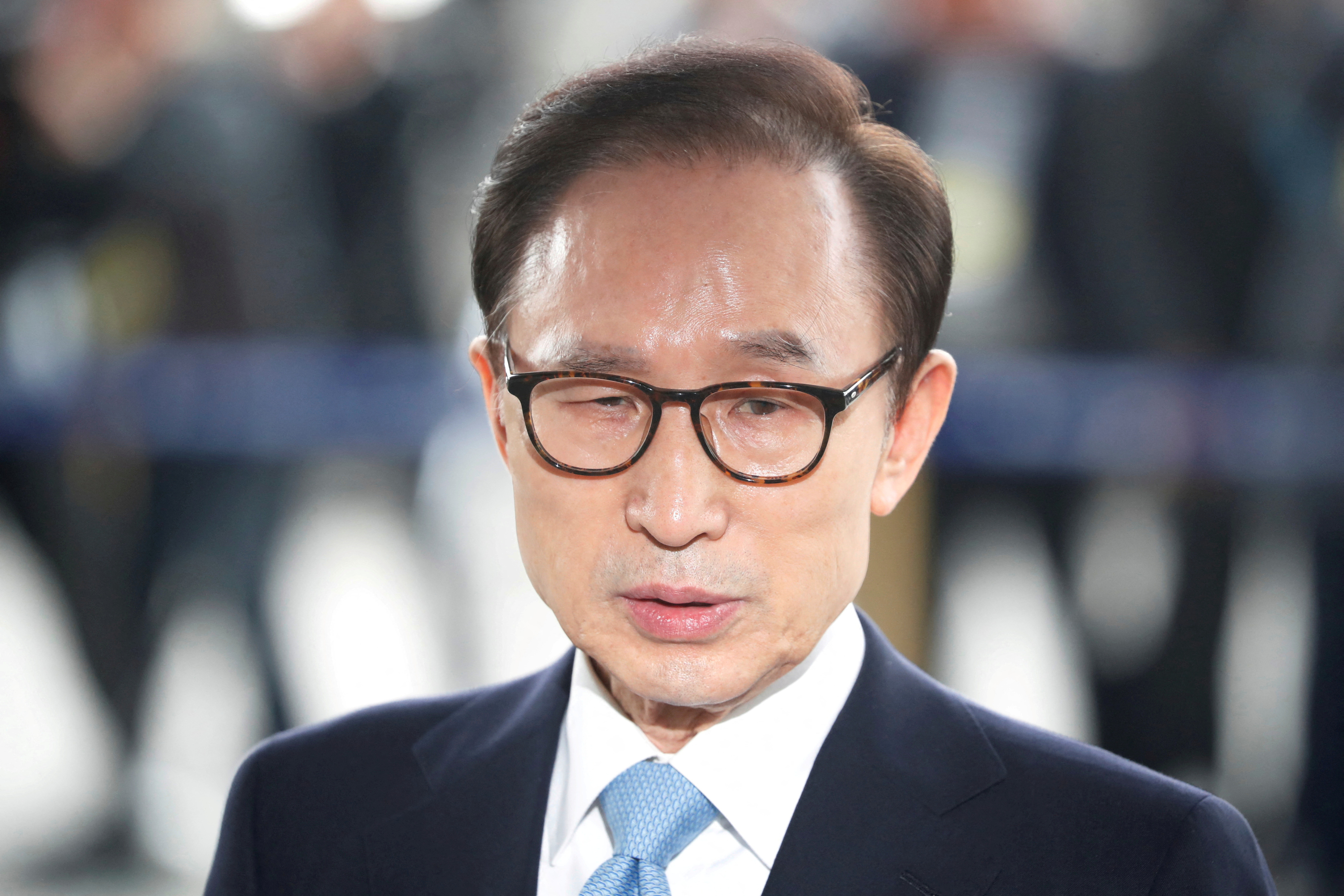 Corea del Sur le otorgó el perdón presidencial al ex mandatario Lee Myung Bak, condenado a 17 años de cárcel