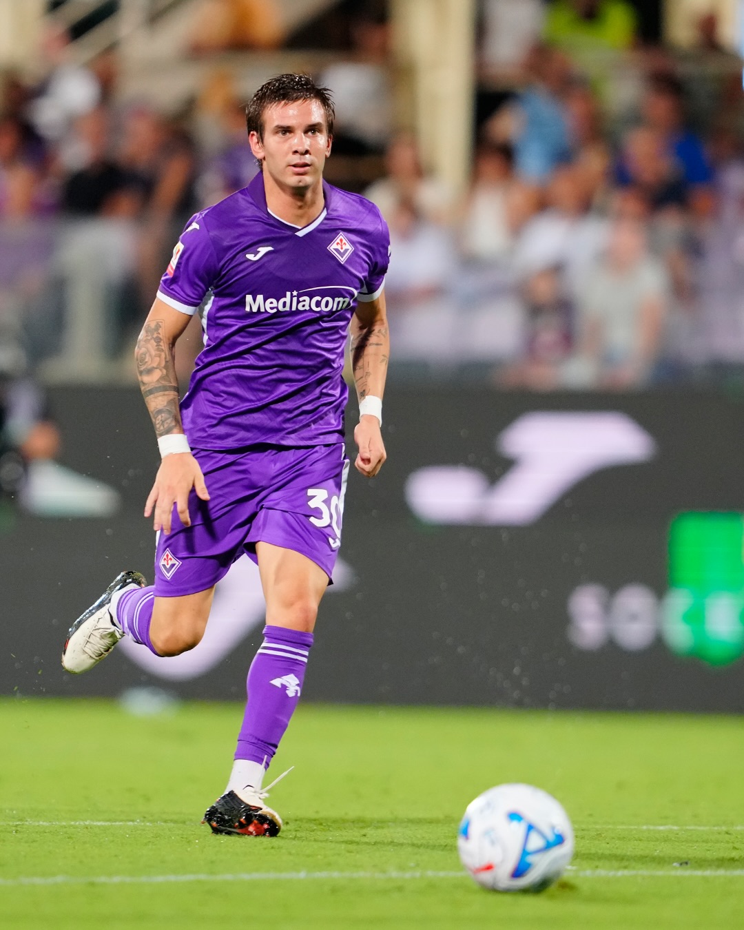 Mastantuono debut&oacute; en Fiorentina en el d&iacute;a de su cumplea&ntilde;os: la jugada que casi termina en gol y el duro golpe que recibi&oacute;