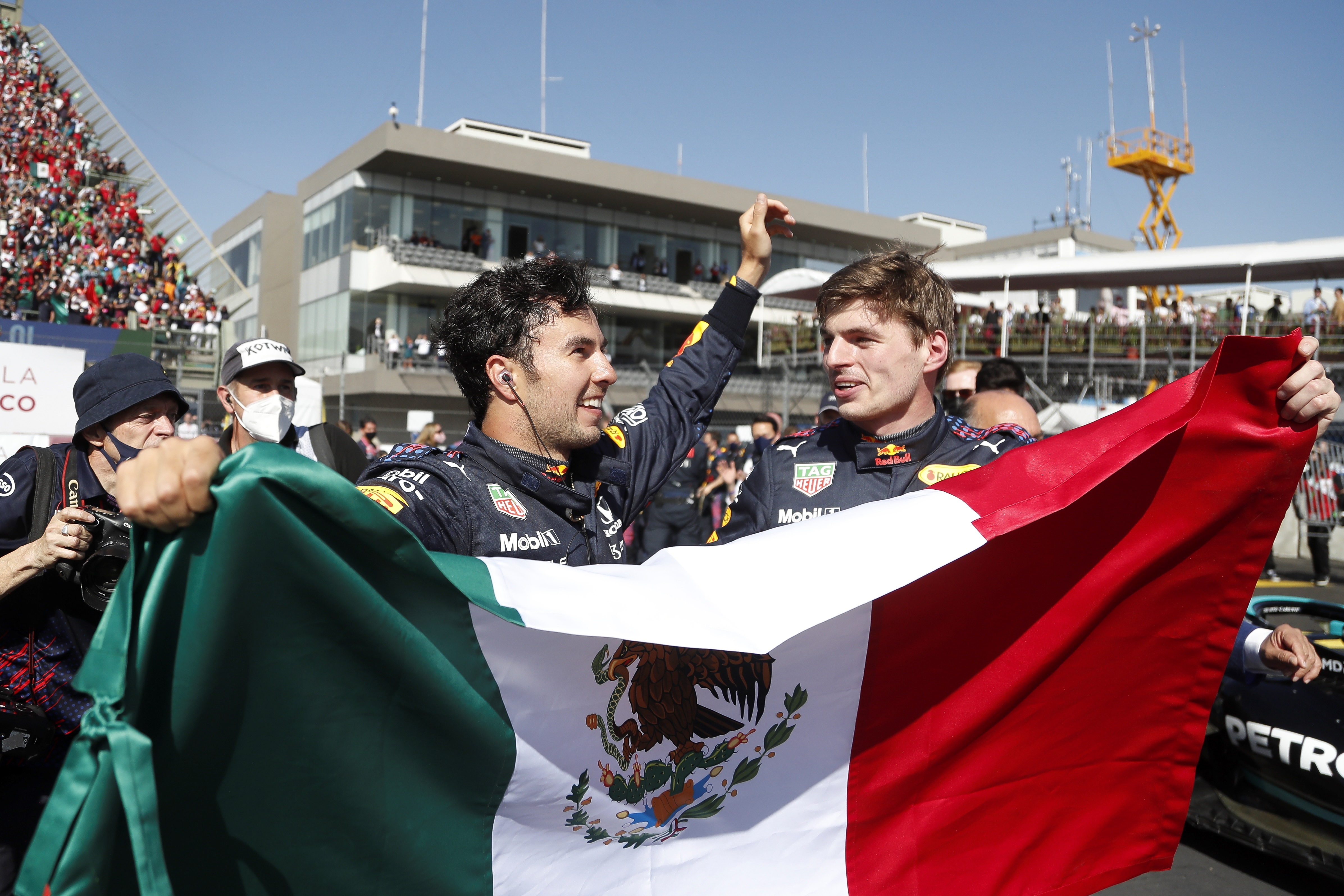 Checo Pérez consolidó una buena relación con Max Verstappen  (Foto: Francisco Guasco/EFE)
