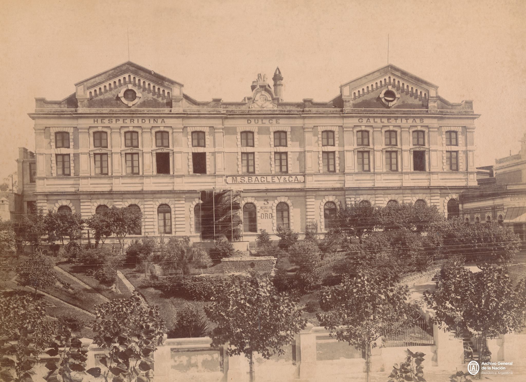 Fábrica de Bagley de Barracas, inaugurada en 1892. Archivo General de la Nación.