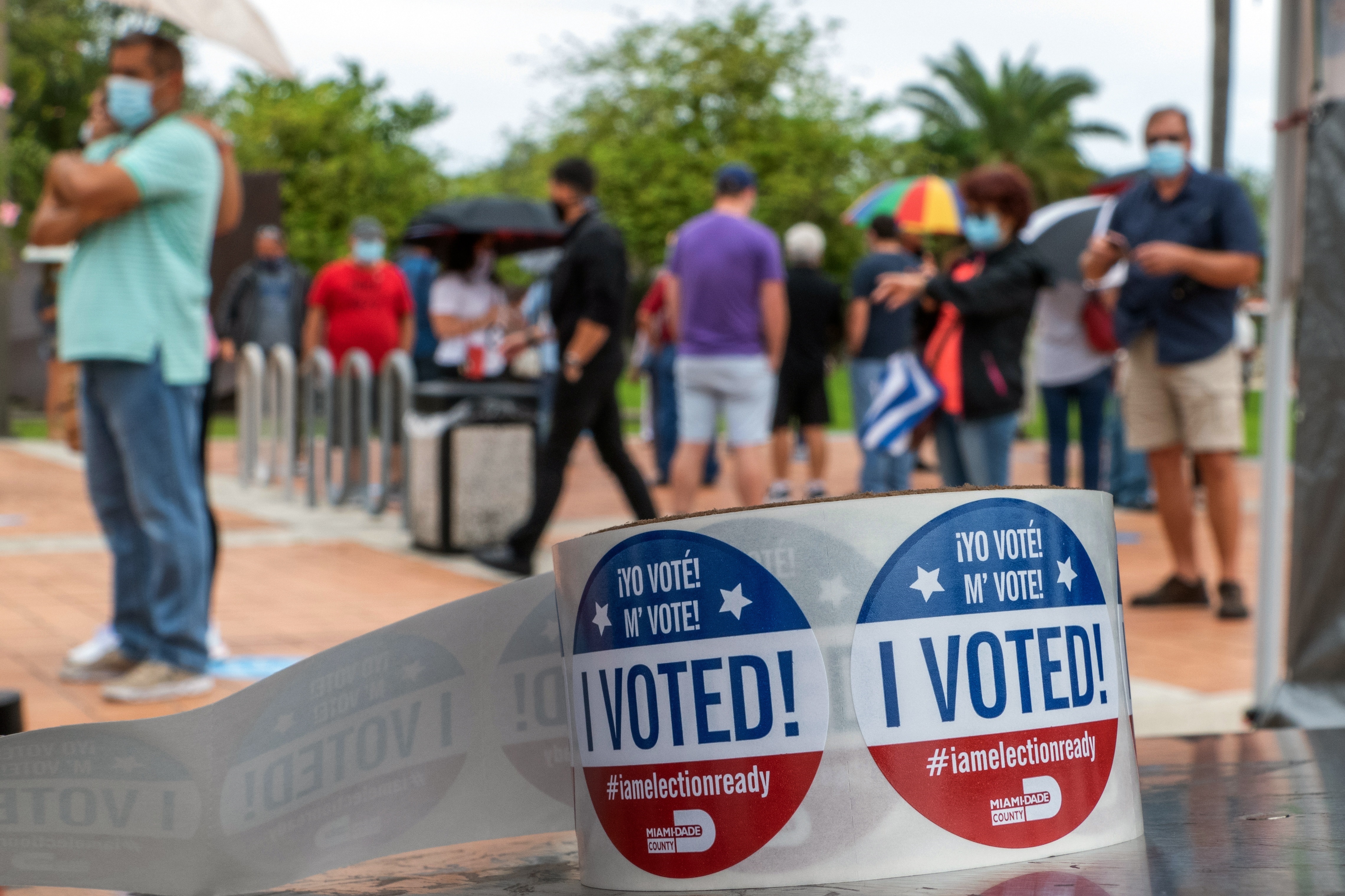 Detalle de unas pegatinas que dicen "Yo voté", que se entregan a las personas tras votar en la puerta de un centro de votación en Miami, Florida (EEUU) (EFE/ Giorgio Viera/ archivo)
