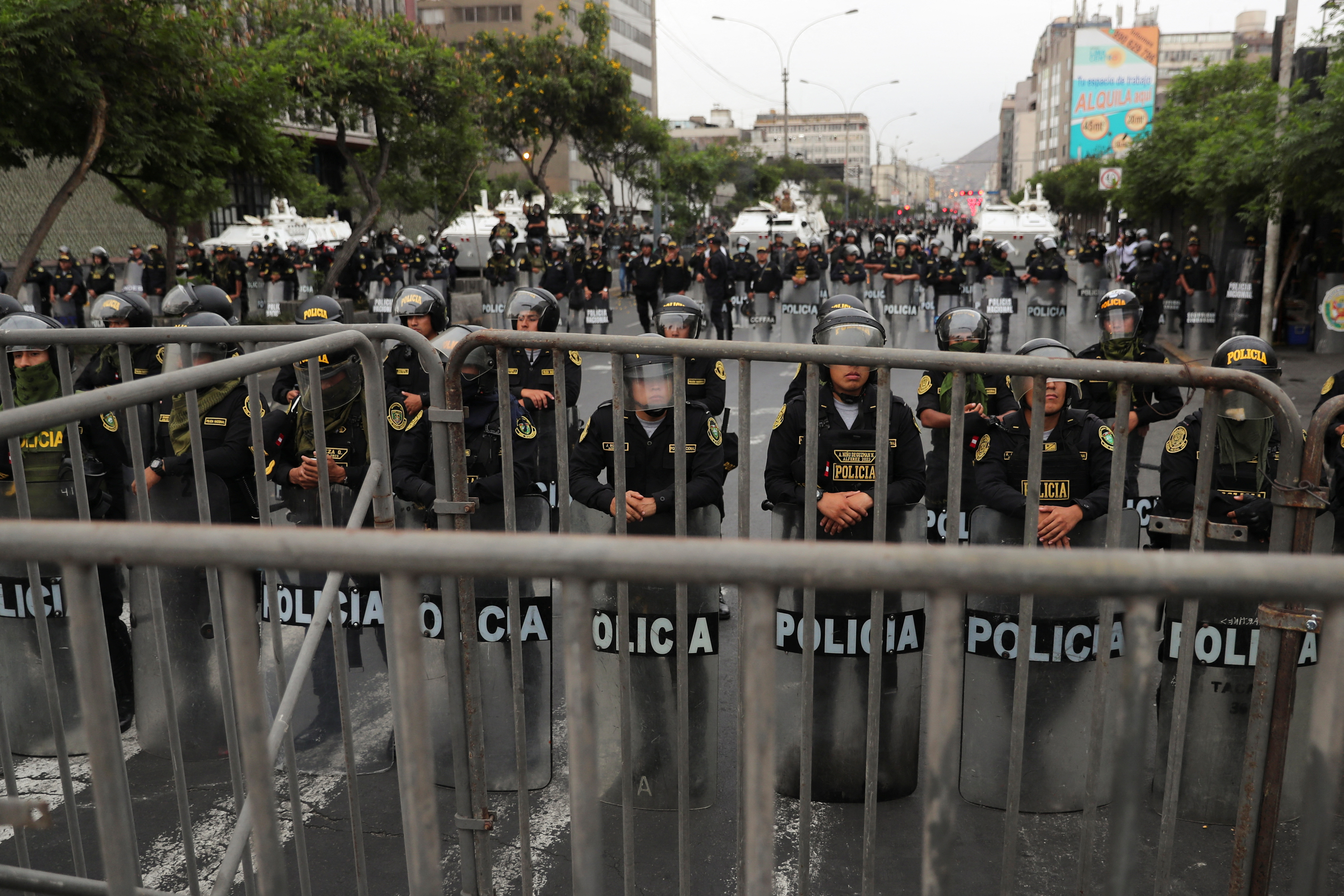 El gobierno decretó el estado de emergencia y toque de queda en varias regiones del país (REUTERS/Sebastian Castaneda)
