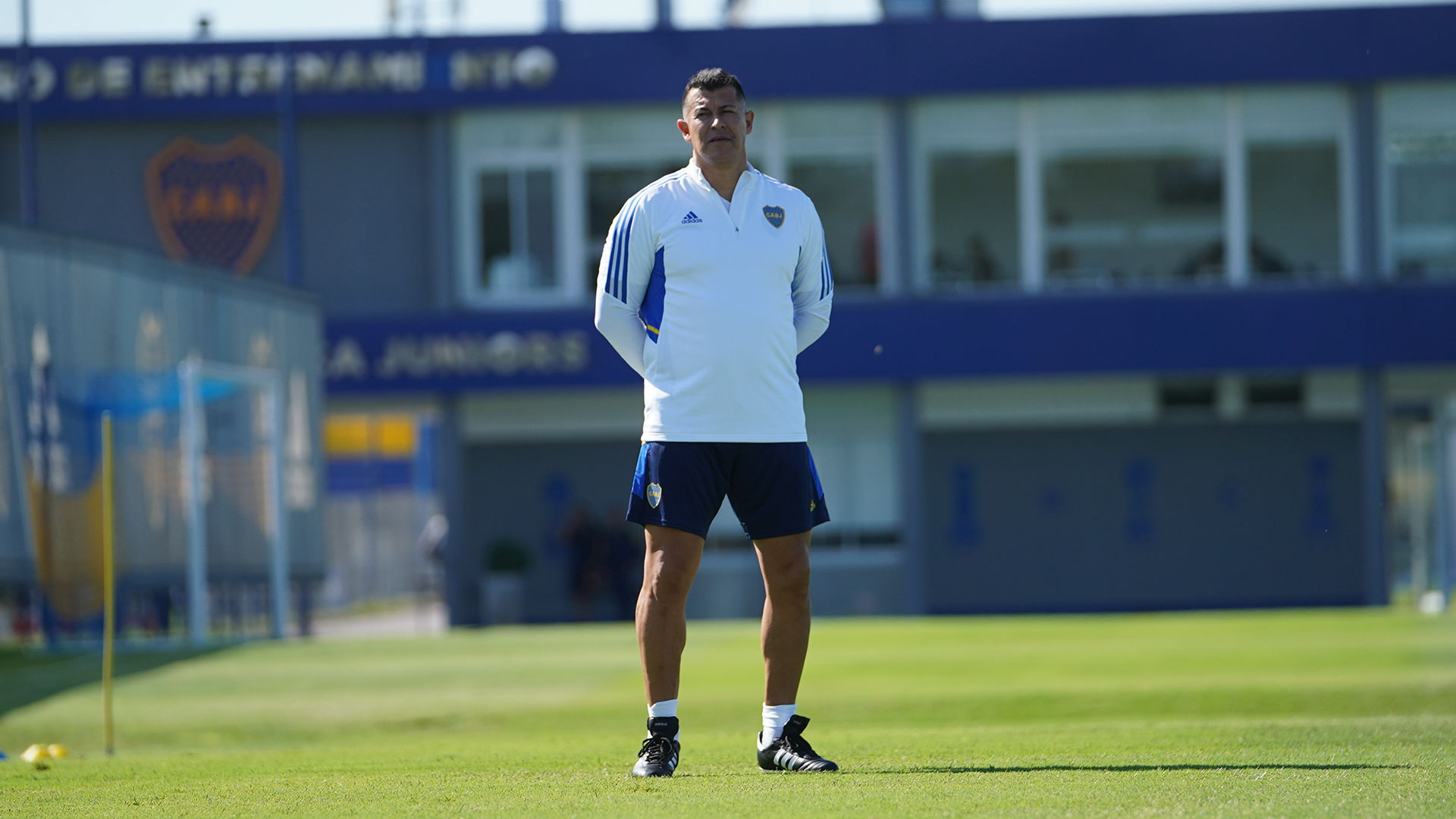 El nuevo entrenador del Xeneize (@BocaJrsOficial)