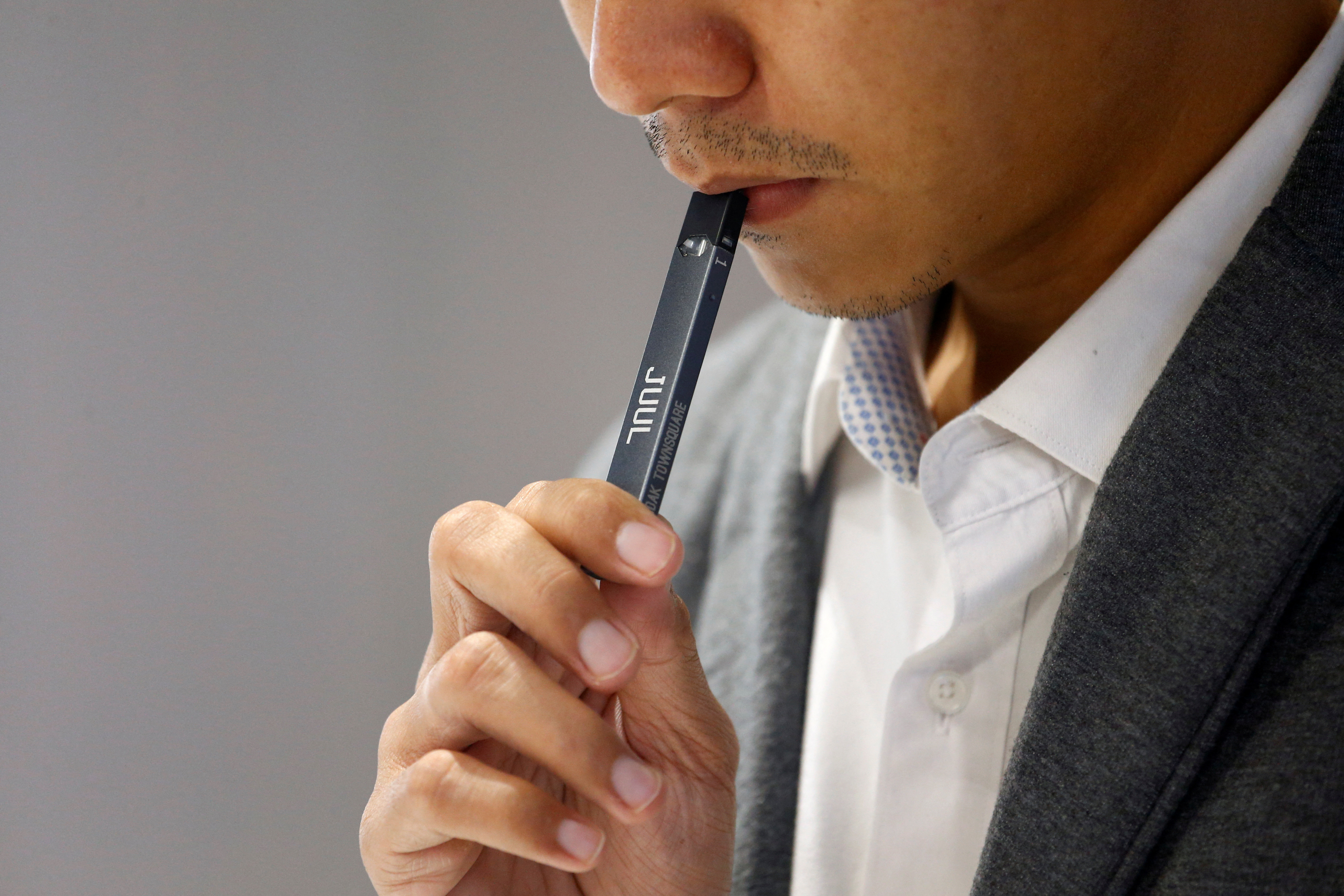 La FDA prohibió la venta de cigarrillos electrónicos de marca Juul en Estados Unidos