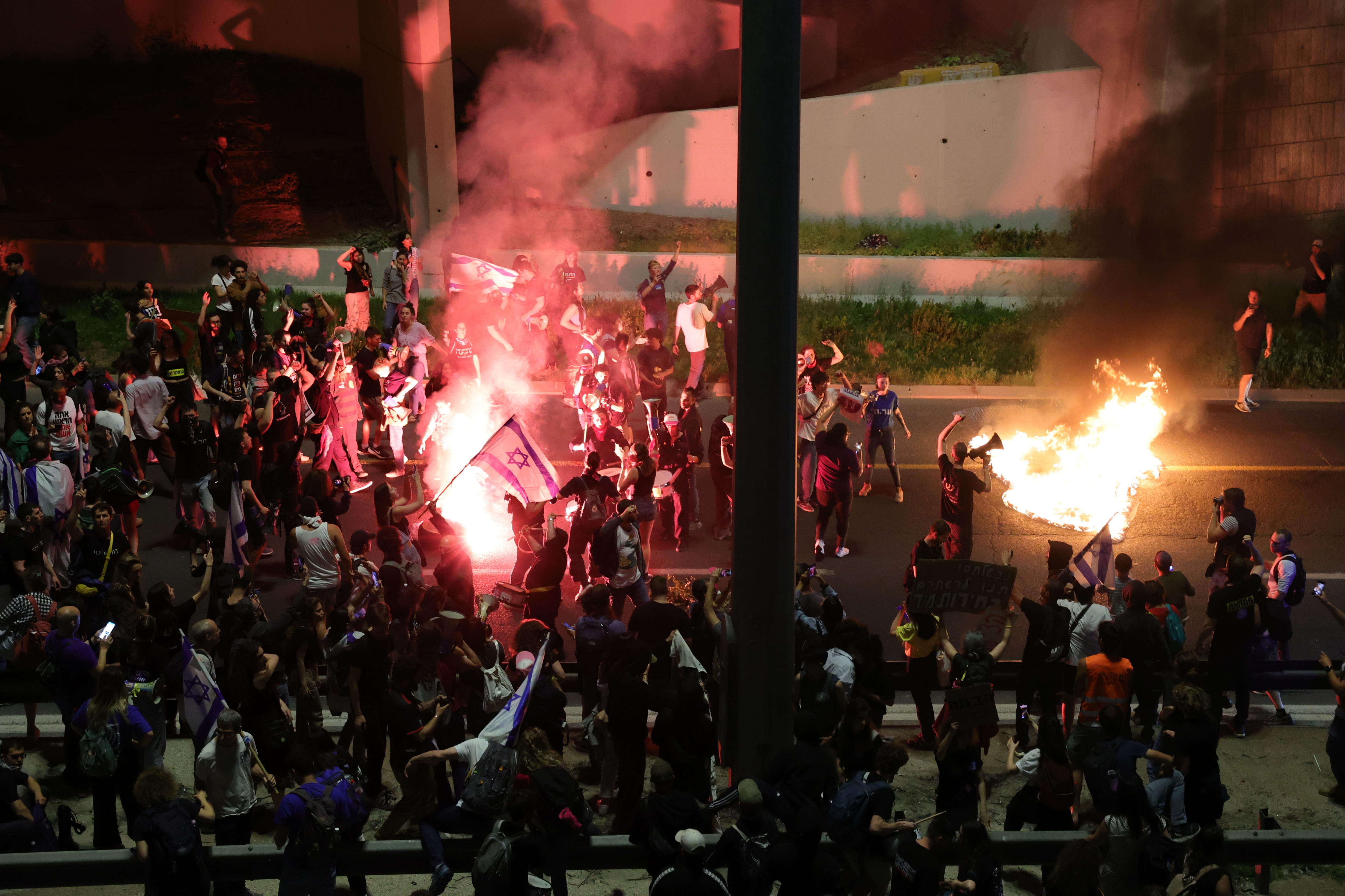 Miles protestan contra Netanyahu para pedir elecciones y un acuerdo para  liberar a los rehenes - Infobae