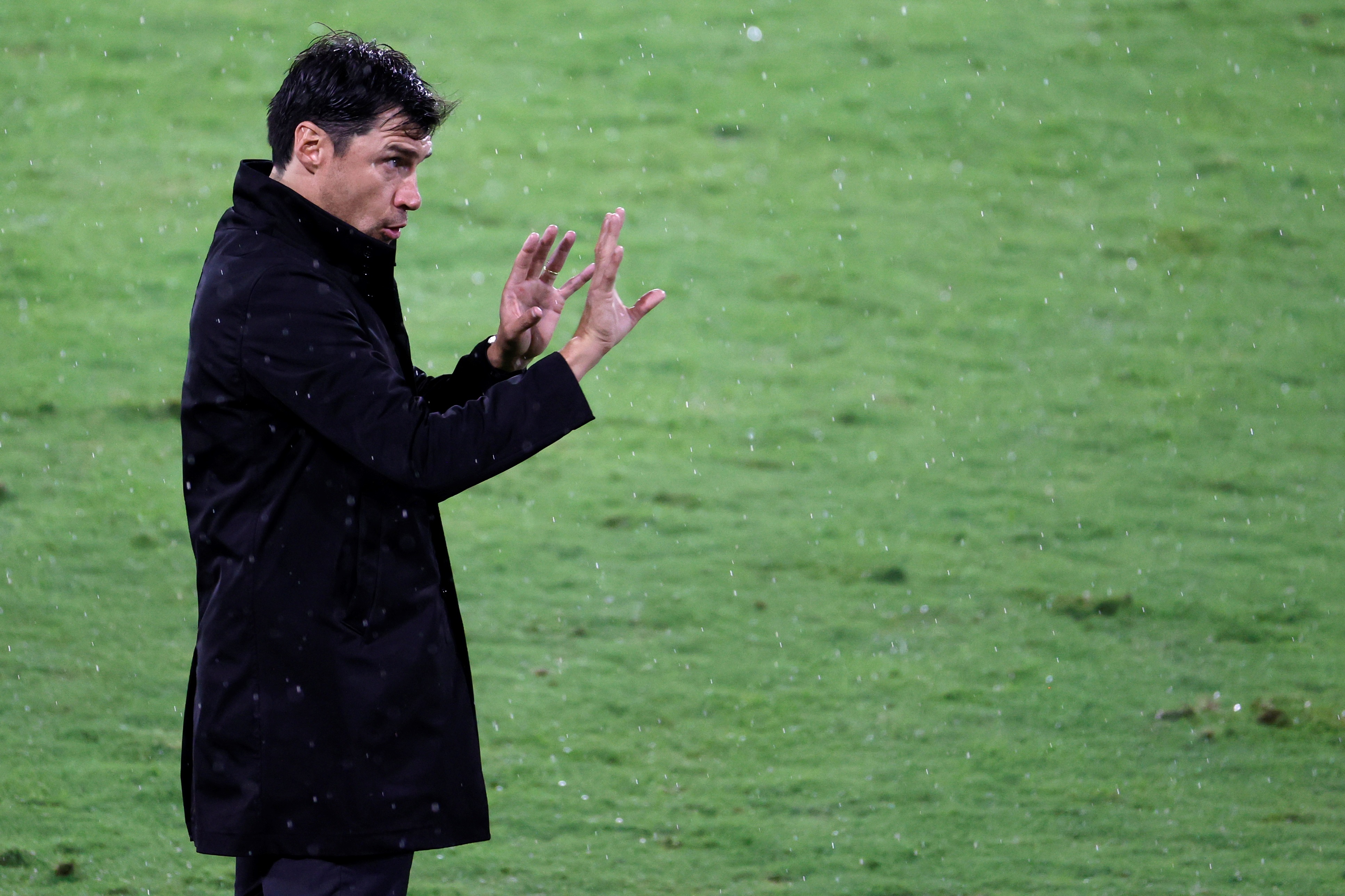Alexander Medina es el entrenador del Inter de Porto Alegre (EFE/ Mauricio Dueñas Castañeda)