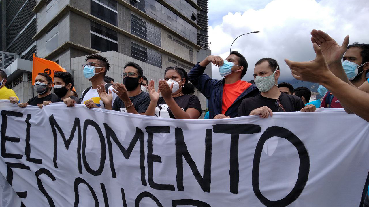 Estudiantes venezolanos marcharon este sábado en distintas ciudades del país para protestar contra el régimen de Maduro (@confevme)