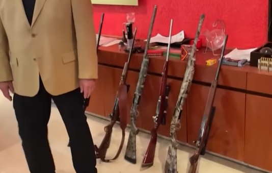 Last February, Adame showed his collection of weapons to the media.  Photo: screenshot