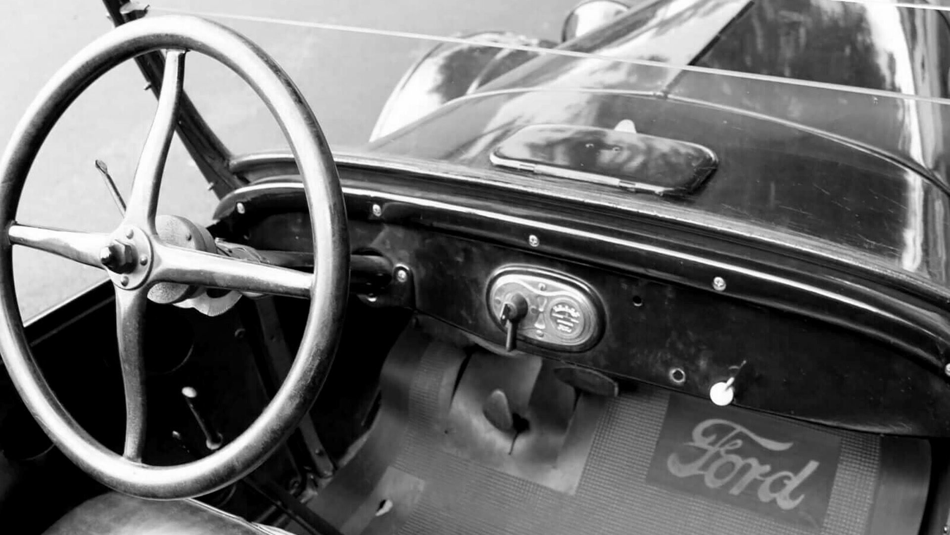 El Ford T fue uno de los primeros autos en adoptar el volante a la izquierda en Estados Unidos