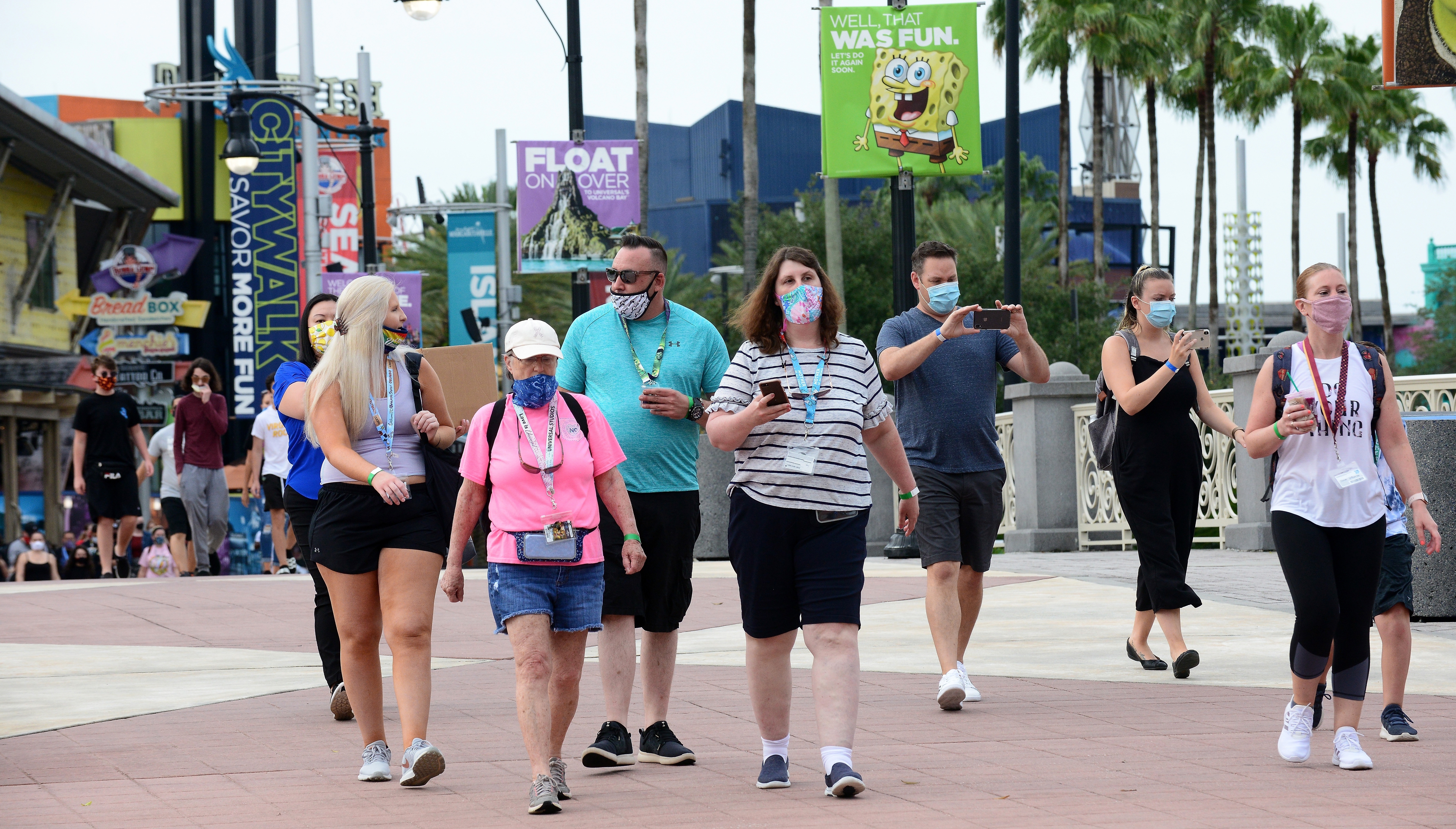 Disney World restableció el uso de mascarillas en sus parques de diversiones en Orlando. EFE/Gerardo Mora/Archivo
