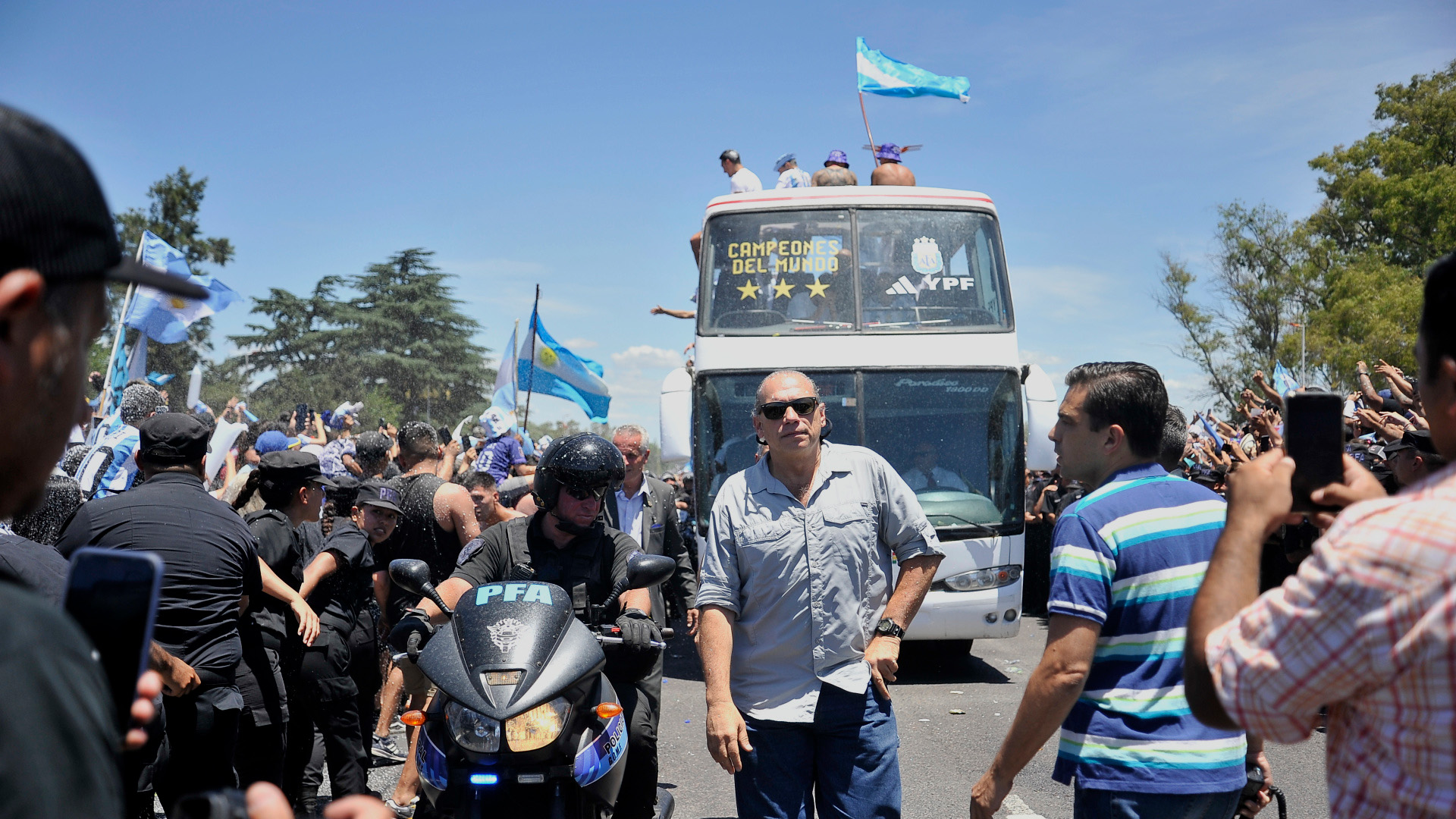 El ministro de Seguridad bonaerense, Sergio Berni, acompañó el recorrido de la caravana durante 15 km (Gustavo Gavotti) 