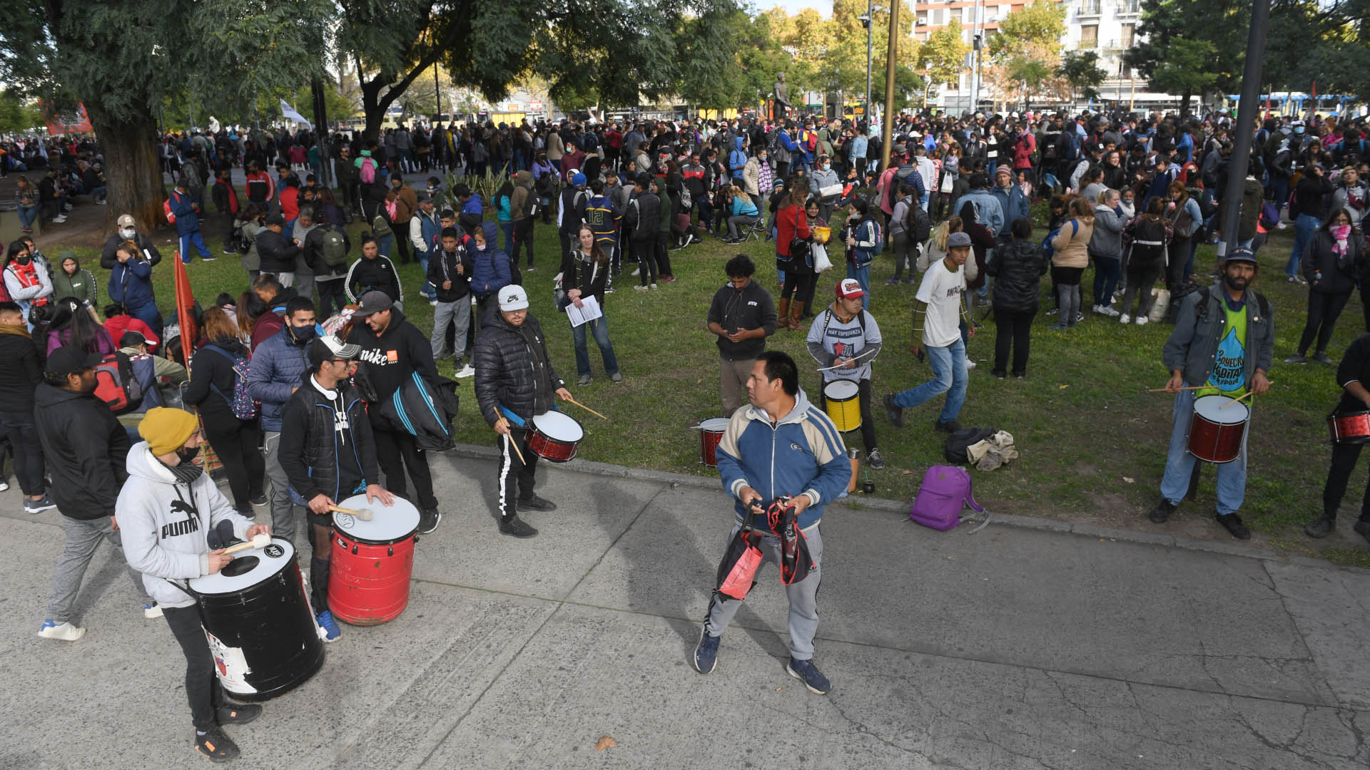 La multitudinaria movilización concluyó tras un acto frente a la Casa Rosada