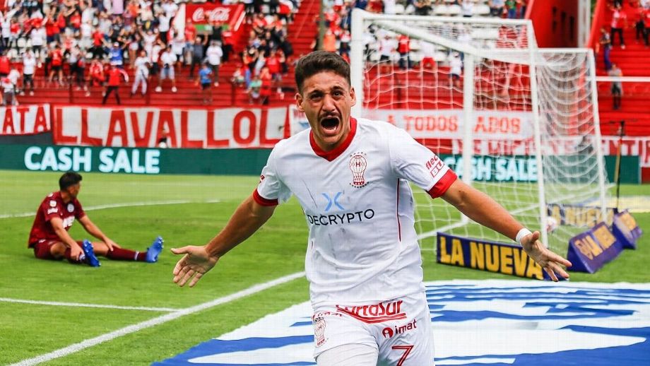 Matías Cóccaro celebrando un gol para Huracán en Argentina. | Foto: Club Atlético Huracán