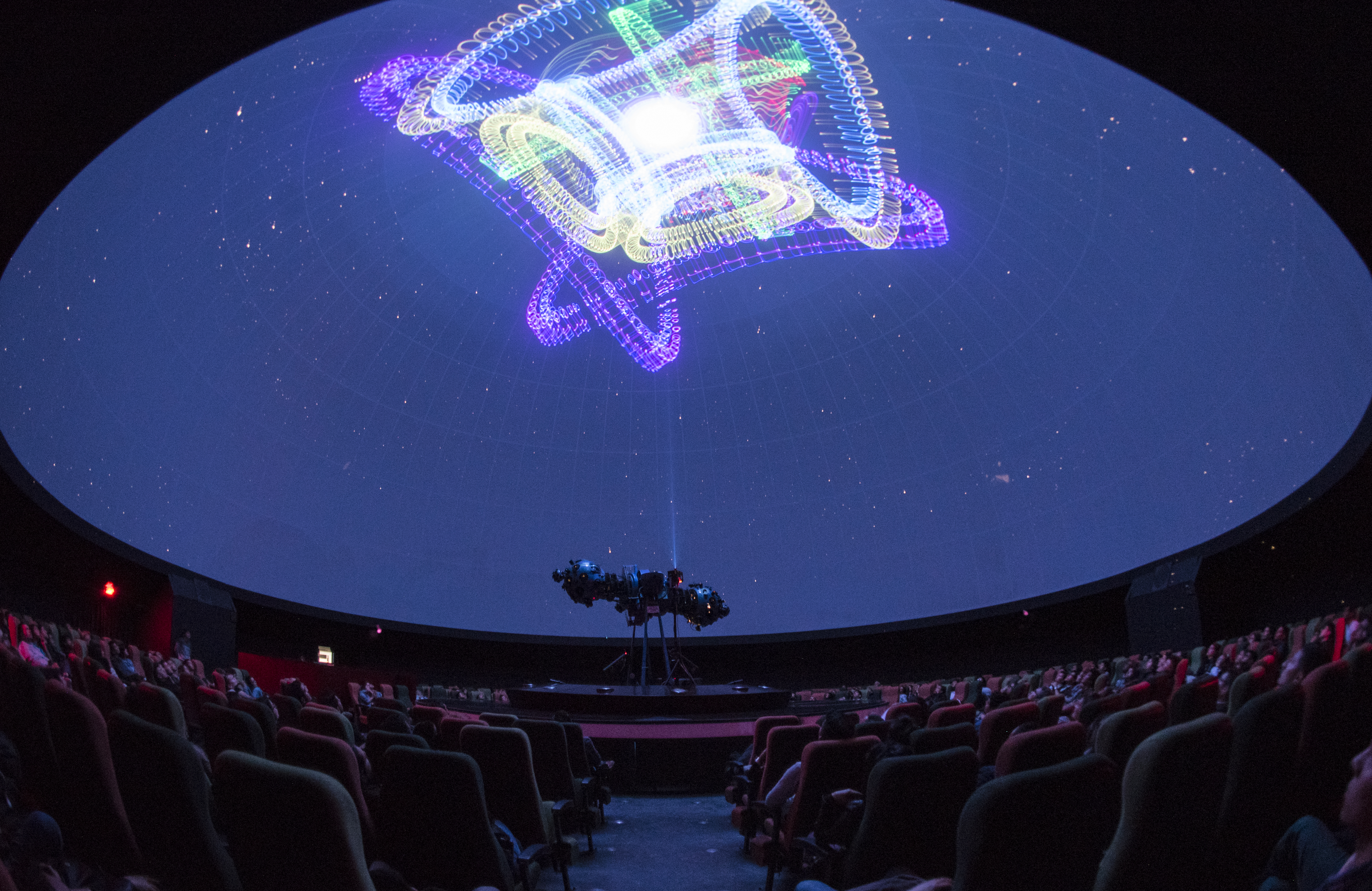 Imagen de algunos de los show láser presentados en el domo del Planetario de Bogotá. Foto: Planetario de Bogotá.