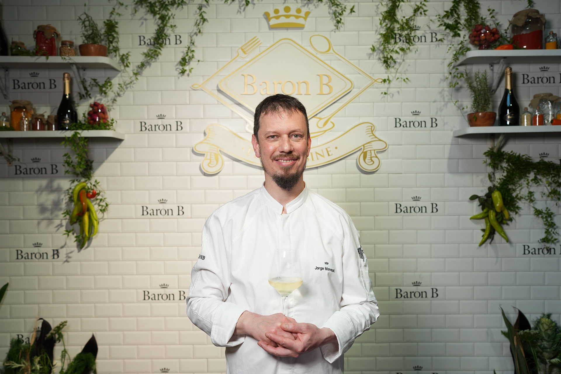 Baron B anunció el ganador de la 4ta edición del “Prix Baron B - Édition Cuisine”, y se alzó con el galardón Jorge Monopoli. La iniciativa busca destacar desde el 2018 los mejores proyectos gastronómicos integrales de la Argentina por su excelencia y su visión transformadora /