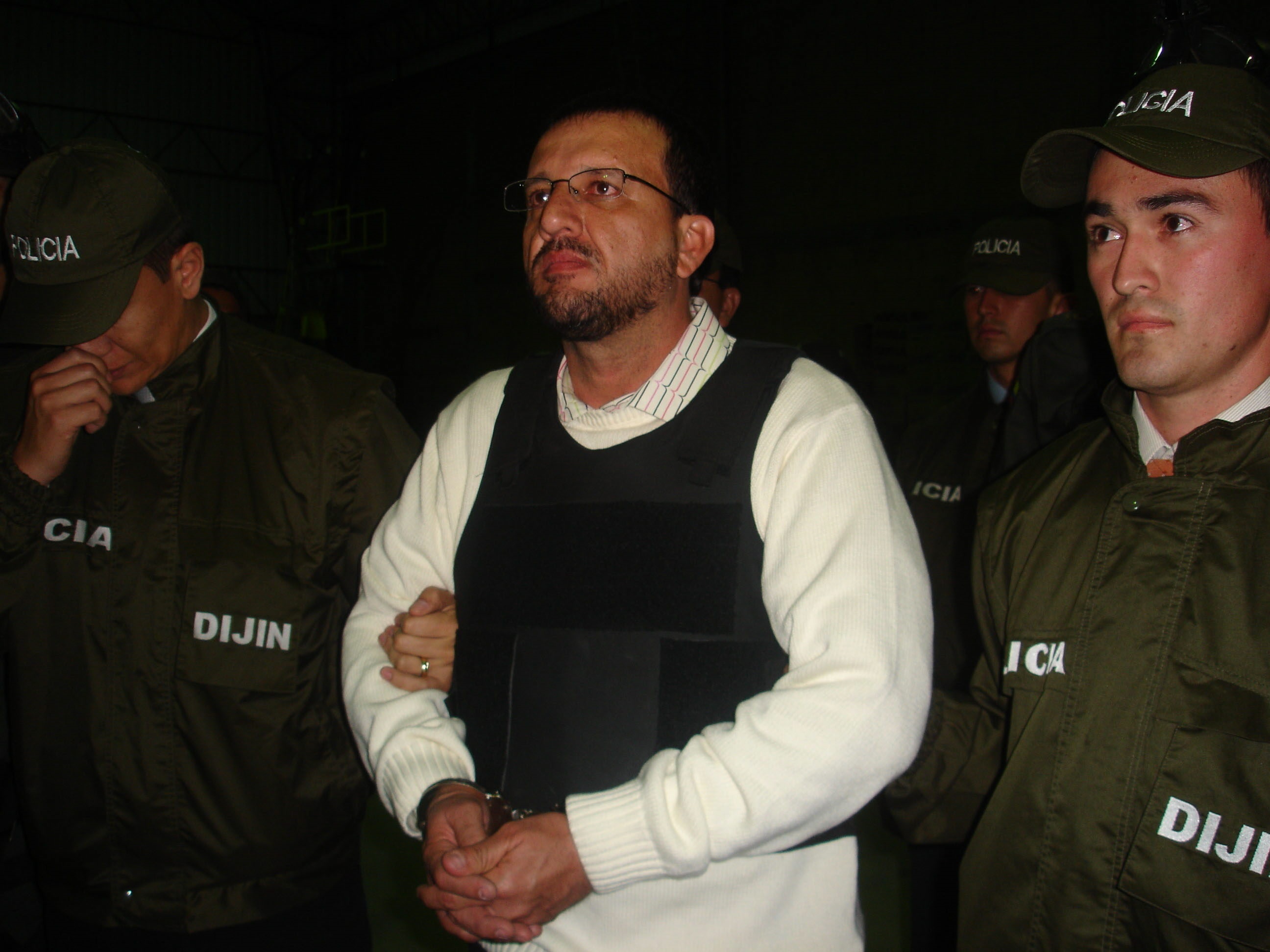 Fotografía de archivo del jefe paramilitar desmovilizado Carlos Mario Jiménez, alias "Macaco", el 7 de mayo de 2008, en Bogotá. EFE/Policia Nacional

