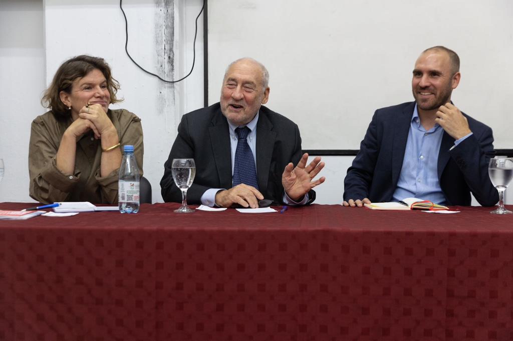 Mazzucato, Stiglitz y Guzmán en un panel académico que compartieron en la Universidad de La Plata