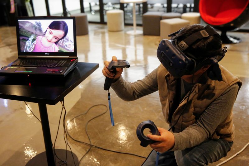 Prueba de un simulador de realidad virtual en las oficinas de la compañía Vive Studios, Corea del Sur (Foto: Reuters)