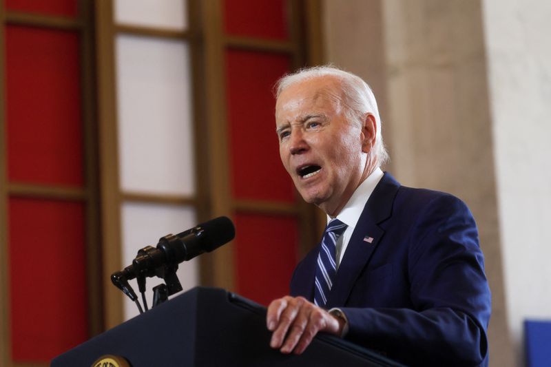 El gobierno del presidente Joe Biden emitió el mes pasado un amplio conjunto de normas diseñadas para congelar la industria china de semiconductores (REUTERS/Leah Millis)