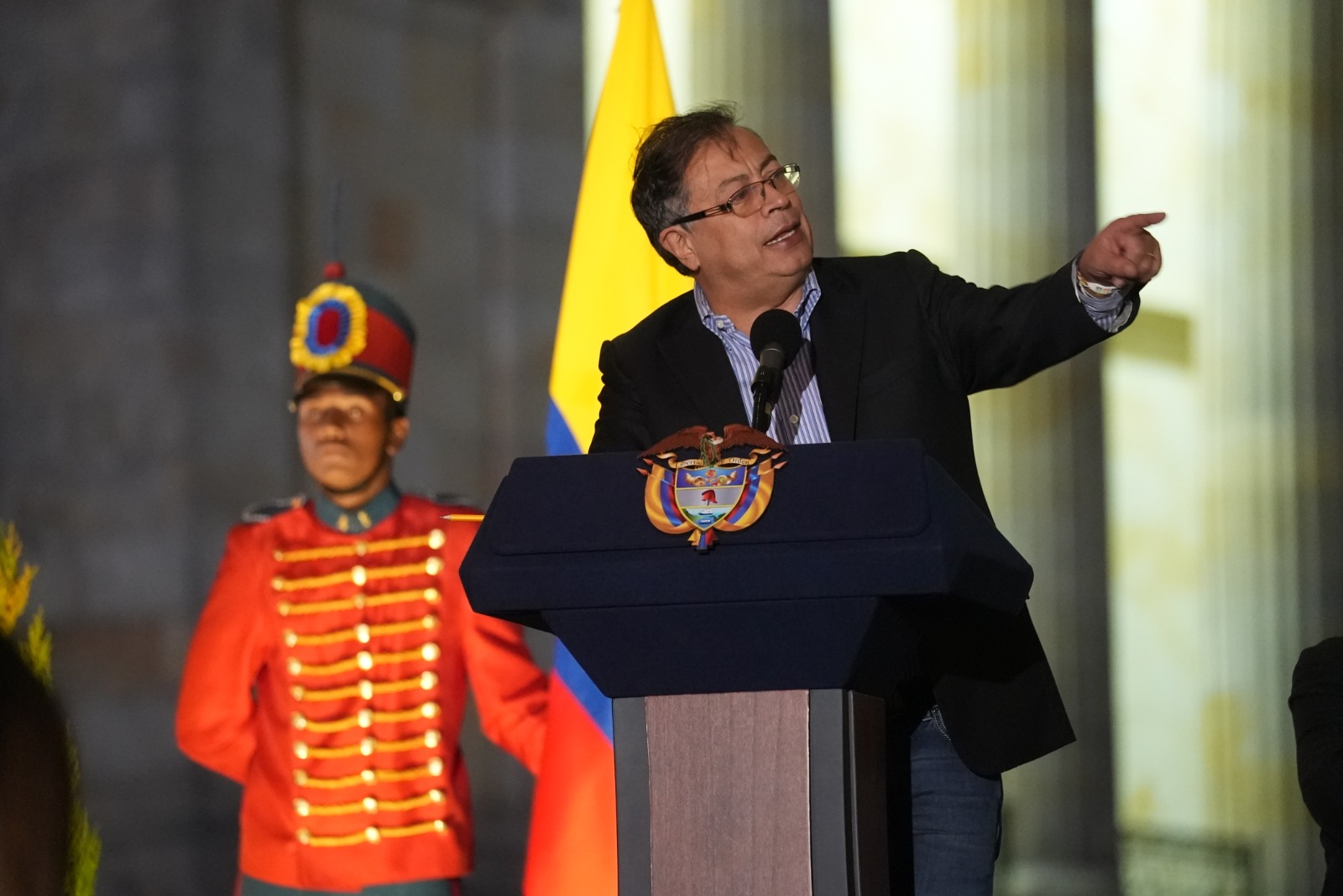 El presidente Gustavo Petro fue declarado como persona "non grata" por el Congreso del Perú