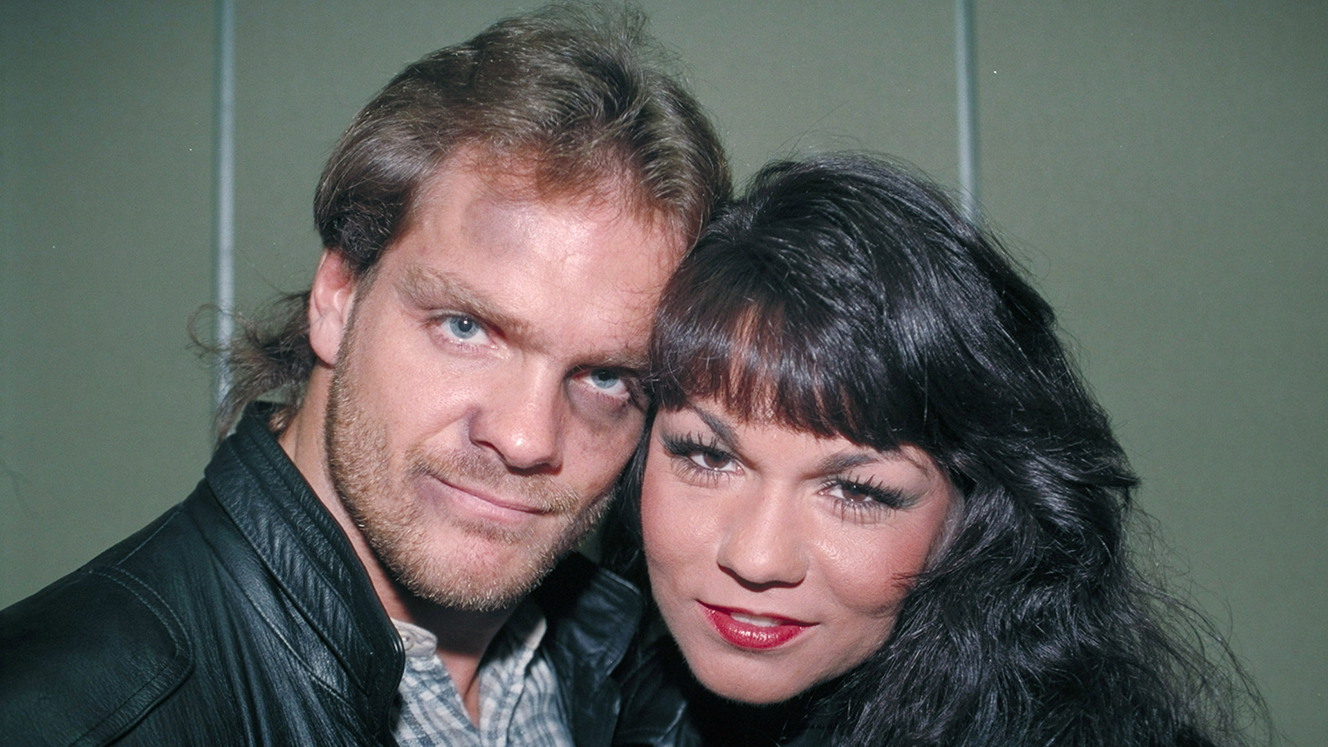 Chris Benoit y junto a su esposa Nancy Benoit en 1996 (Getty Images)